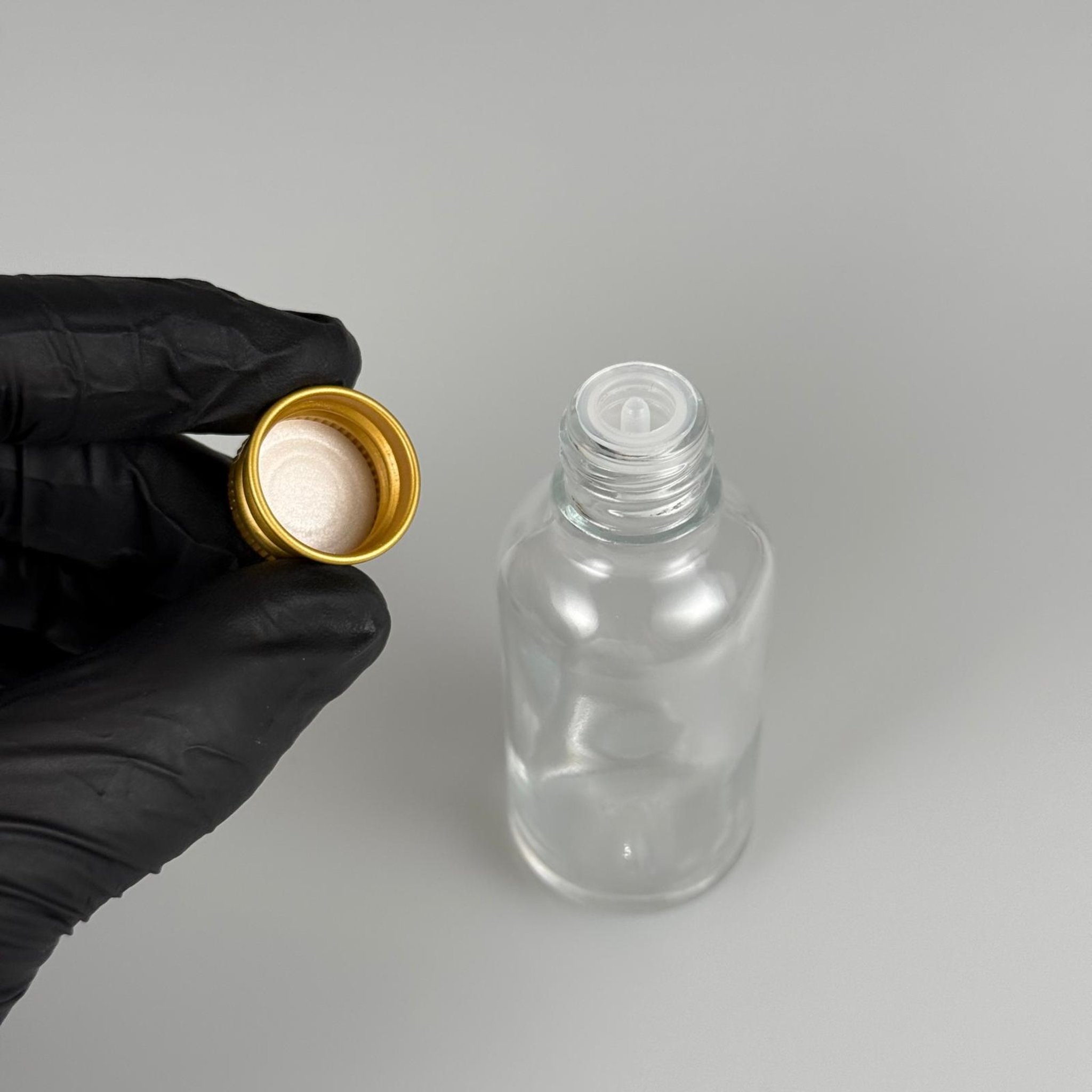 30 CC ŞEFFAF CAM ŞİŞE + KÖPÜK CONTALI GOLD ALÜMİNYUM METAL KAPAKLI + DAMLALIKLI KOLONYA TIPALI TAKIM - 30 ML ŞEFFAF CAM ŞİŞE