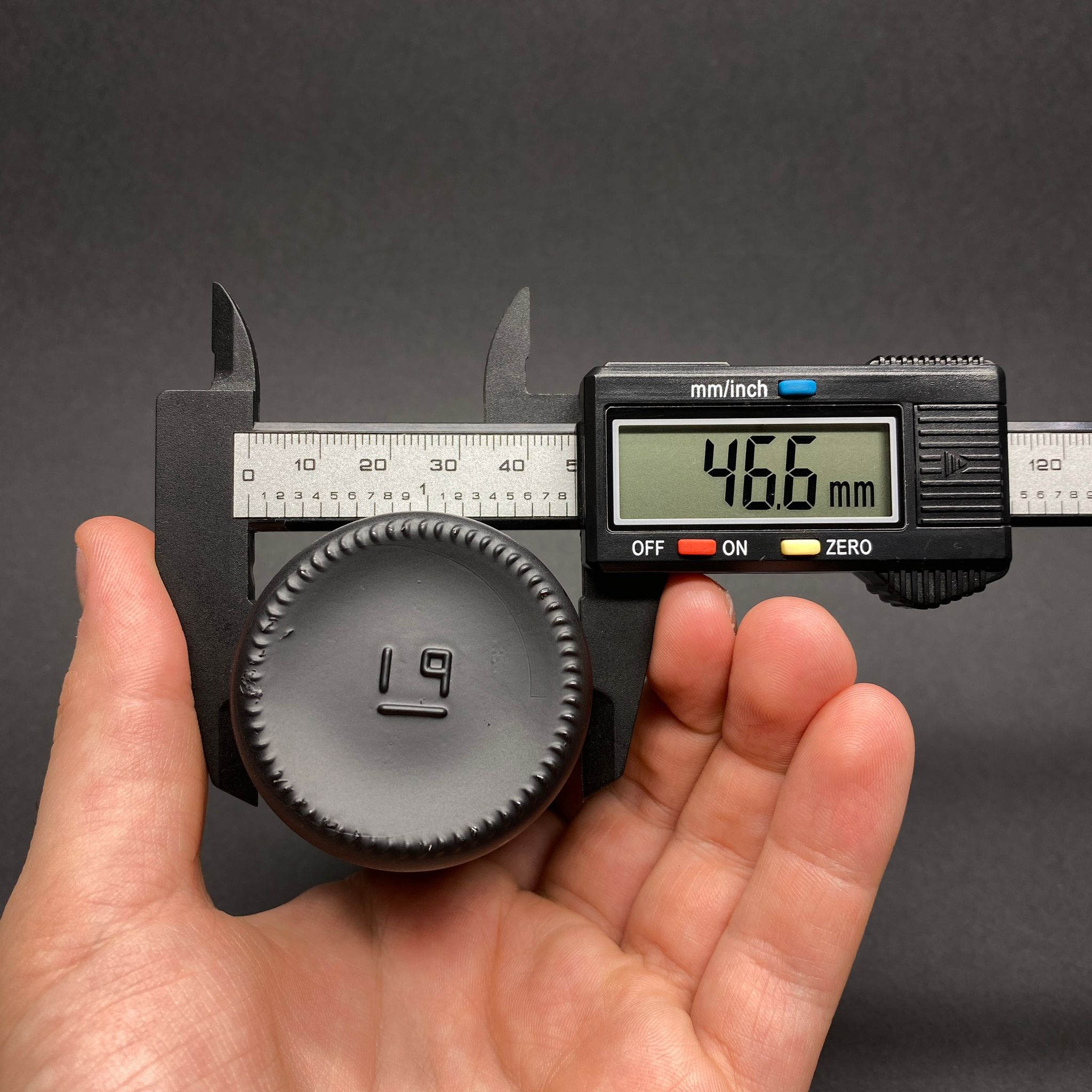 100 CC MAT SİYAH İÇTEN DAMLALIKLI (OPSİYONEL DAMLALIK) - SİYAH KİLİTLİ KAPAKLI CAM ŞİŞE - 100 ML KOLONYA TIPALI CAM ŞİŞE