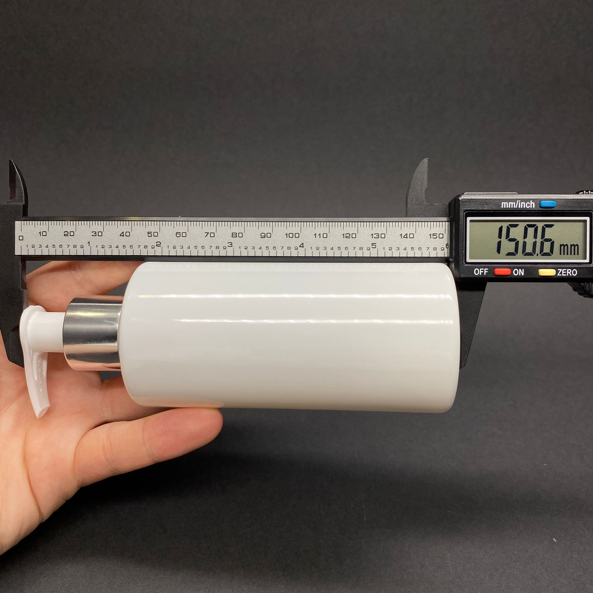 200 CC SİLİNDİR KESKİN KÜT MODEL SERT (25 GR) PET ŞİŞE - GÜMÜŞ SABUN POMPALI - AĞIZ ÇAPI 24 MM - BEYAZ
