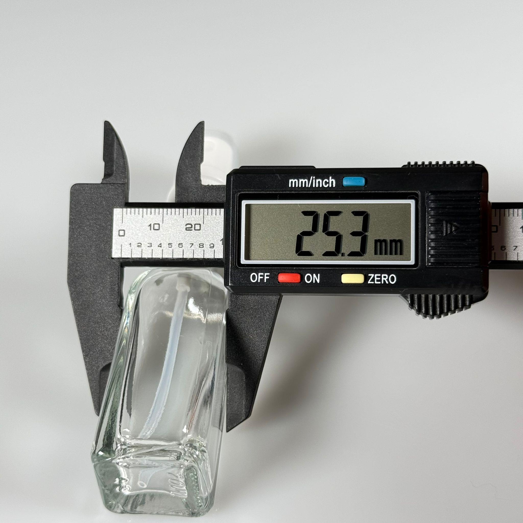 20 CC MARASKA KÖŞELİ SPREYLİ CAM ŞİŞE  - 20 ml kare cam şişe beyaz fısfıslı