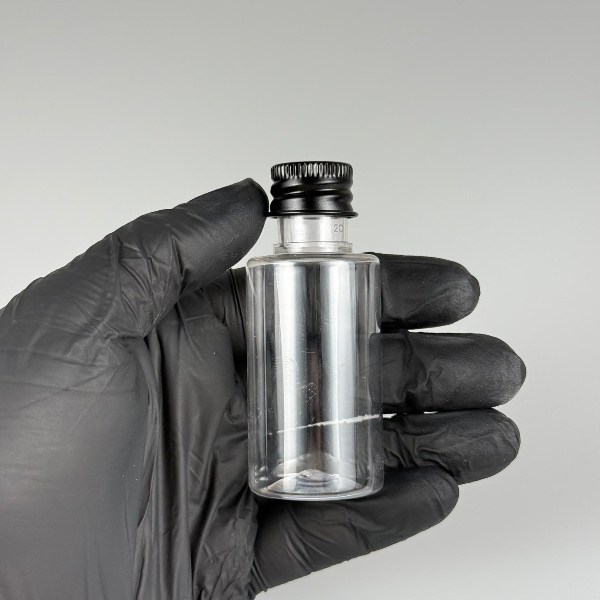 30 CC SİLİNDİR KISA MODEL PET ŞİŞE - KÖPÜK CONTALI SİYAH ALÜMİNYUM METAL KAPAKLI + KÖR TIPALII TAKIM - 30 ML ŞEFFAF PET ŞİŞE