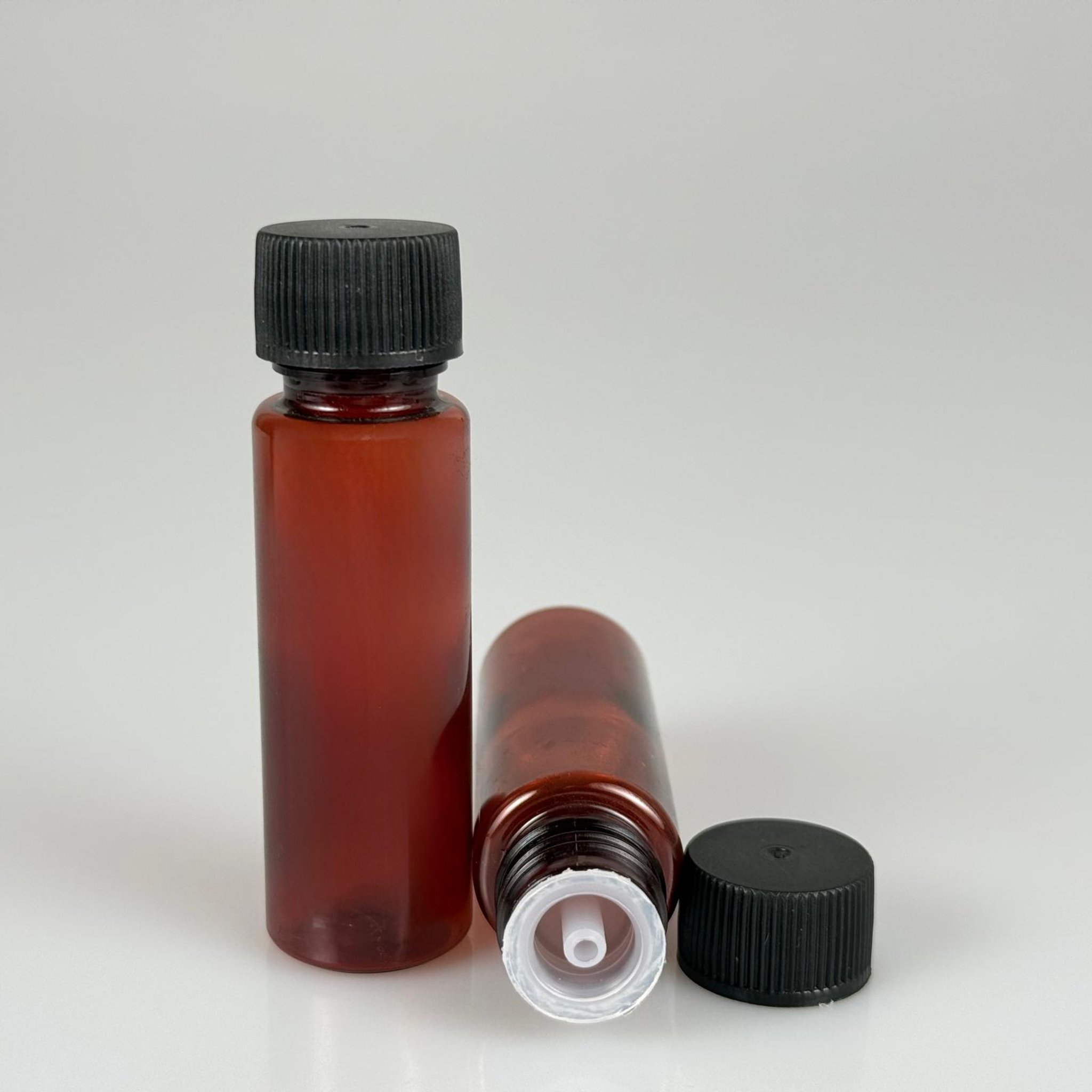 20 CC İÇTEN DAMLALIKLI PLASTİK ŞİŞE -  20 ML AMBER PET ŞİŞE + CONTALI SİYAH KAPAK + KOLONYA TIPALI (DELEREK KULLANILIR) TAKIM