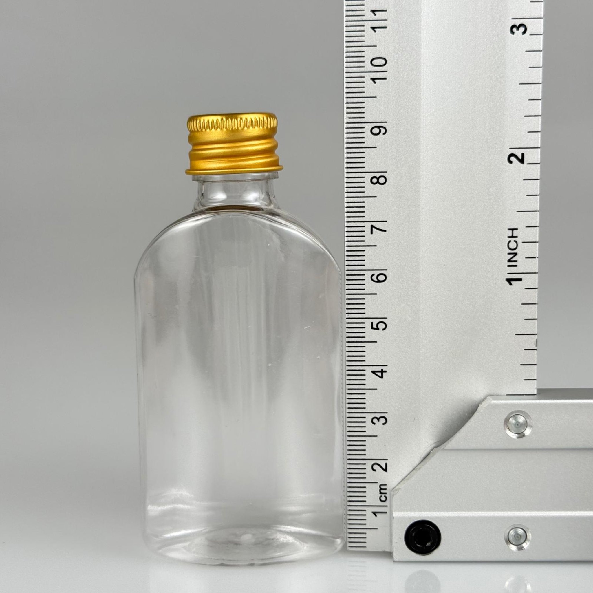50 CC ŞEFFAF YASSI OVAL MODEL PET ŞİŞE + KÖPÜK CONTALI GOLD ALÜMİNYUM METAL KAPAKLI + DAMLALIKLI KOLONYA TIPALI TAKIM - 50 ML PLASTİK ŞİŞE
