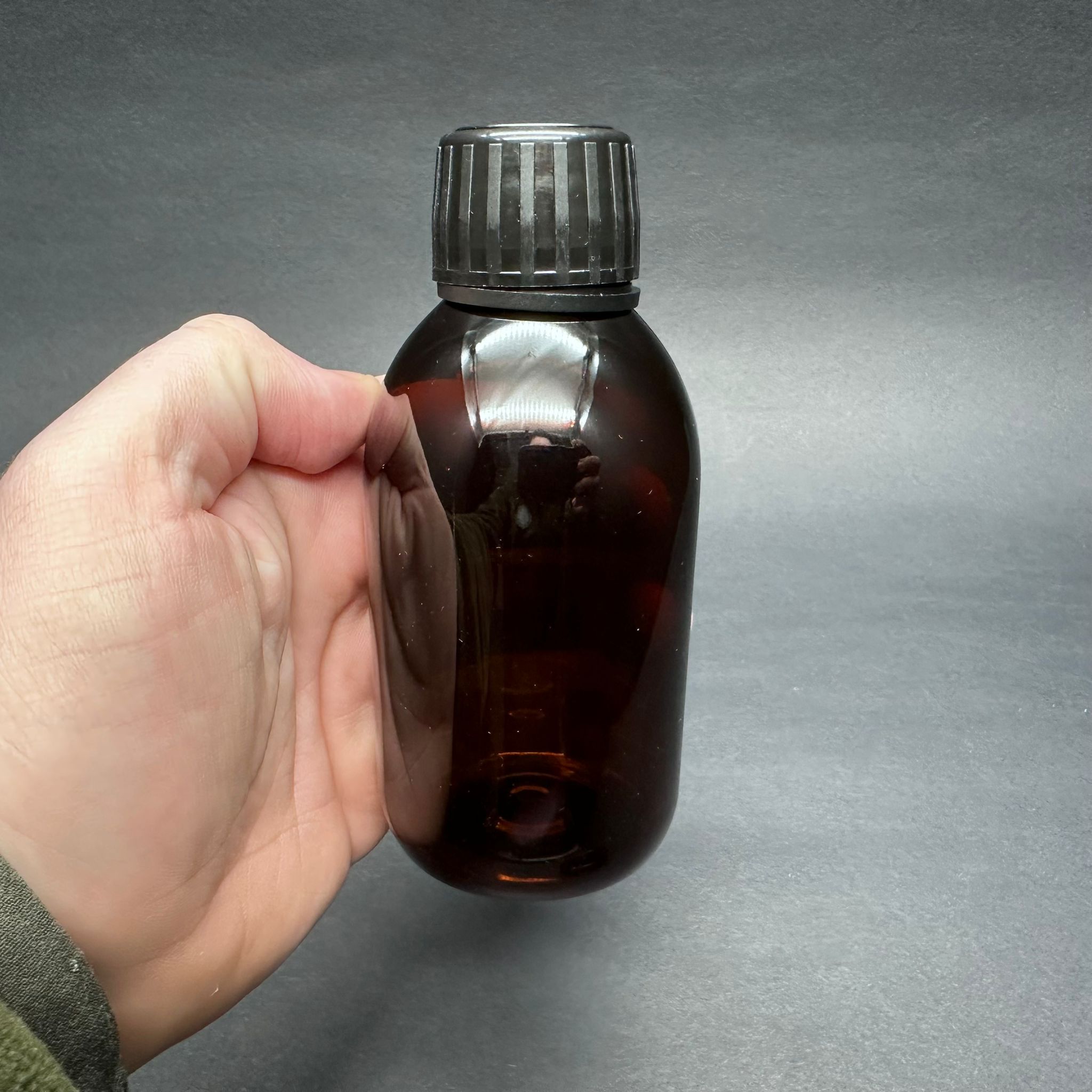 200 CC AMBER PET ECZA ŞİŞESİ - SİYAH KİLİTLİ İLAÇ KAPAKLI - 200 ML KAHVERENGİ PLASTİK ŞURUP ŞİŞESİ (21 GR)