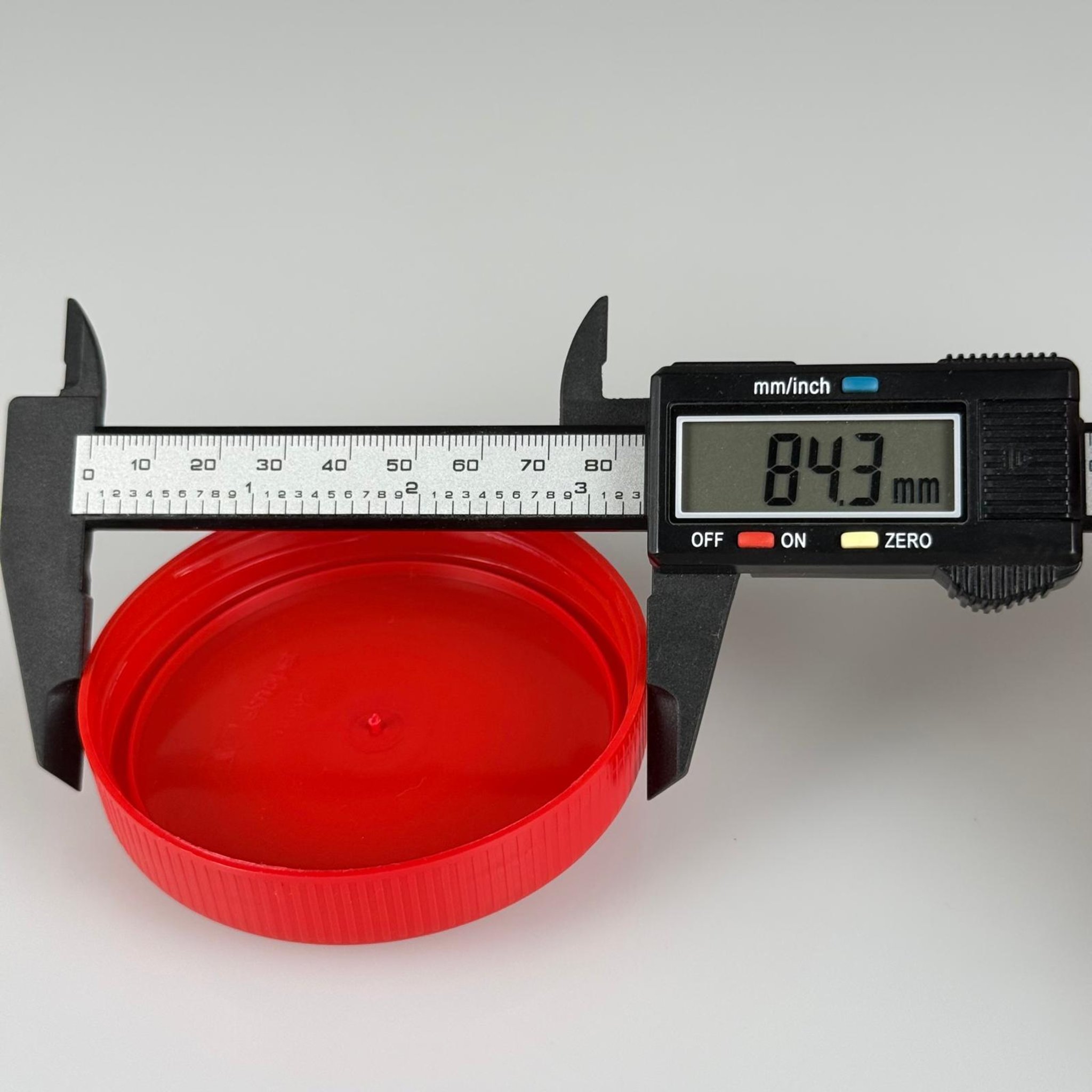 82 MM TWİST-OFF KIRMIZI PLASTİK KAPAK-DERİN ETEK (PLASTİK KAVANOZ KAPAĞI)