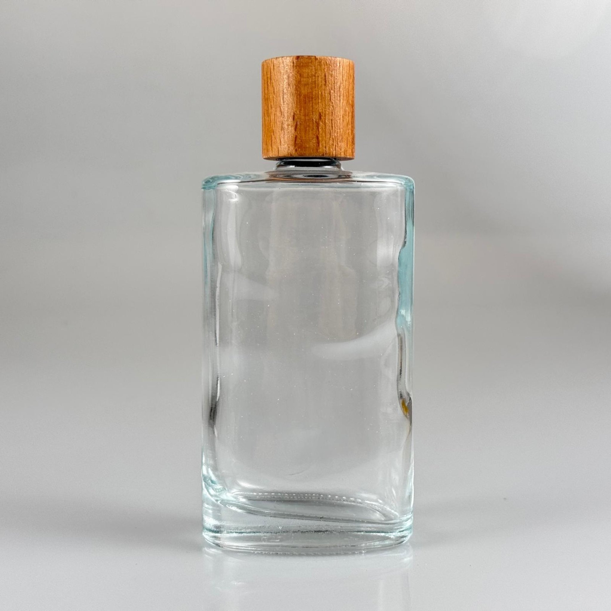 200 CC YASSI KÖŞELİ ŞEFFAF CAM KOLONYA ŞİŞESİ + AHŞAP KAPAK + KOLONYA TIPASI - 200 ML CAM ŞİŞE