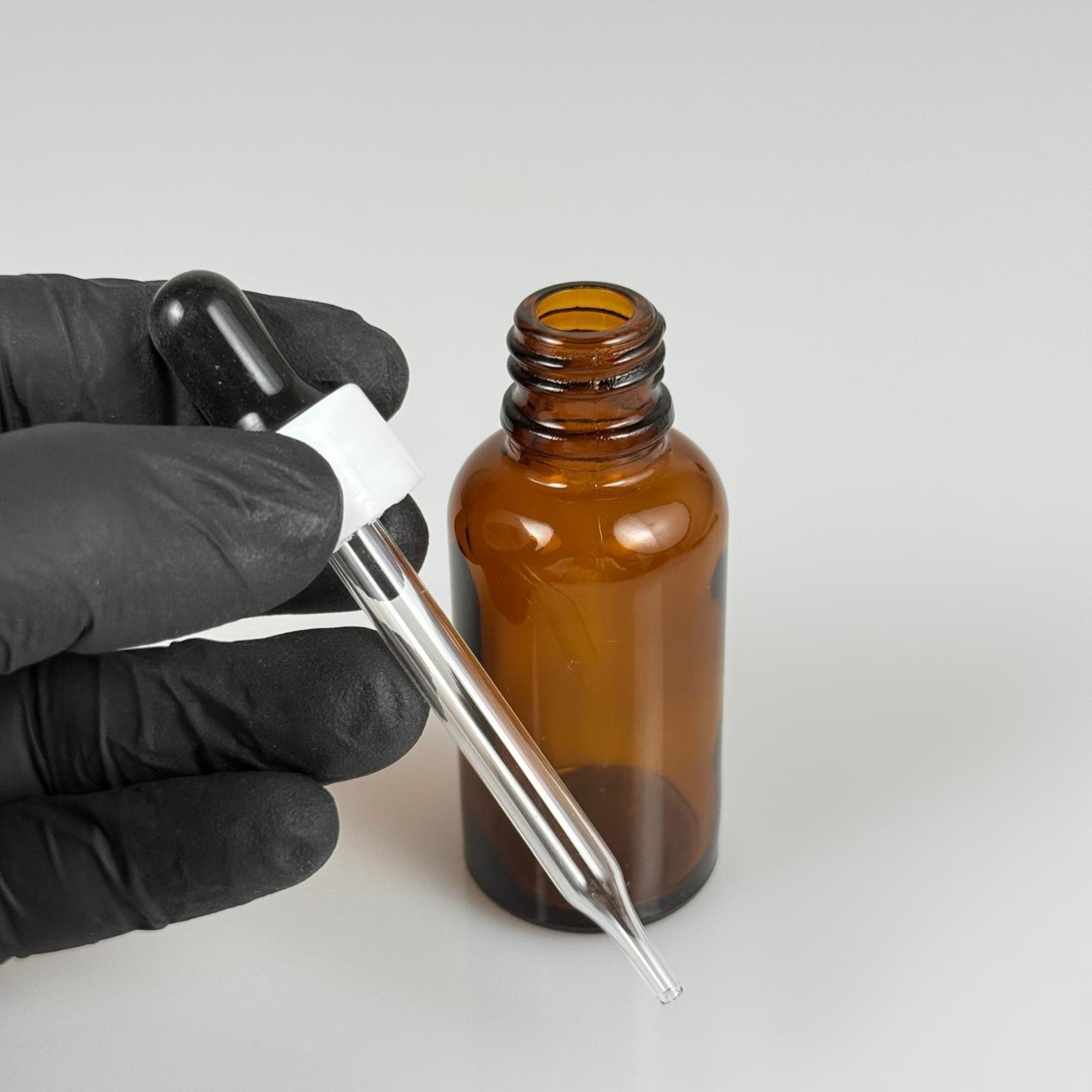 30 CC AMBER İNCE UÇLU CAM DAMLALIKLI ŞİŞE - SİYAH EMZİK + BEYAZ DÜZ KAPAK + CAM PİPET TAKIM - 30 ML KAHVERENGİ DAMLALIKLI ŞİŞE SETİ
