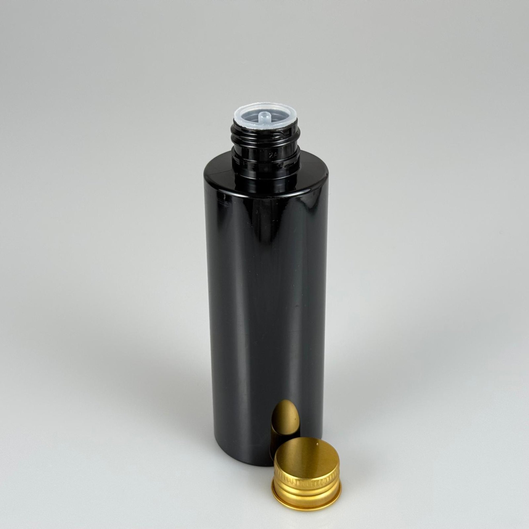 150 CC SİYAH SİLİNDİR MODEL PARLAK SERT PET ŞİŞE (24 AĞIZ) + KÖPÜK CONTALI GOLD METAL ALÜMİNYUM KAPAK + KOLONYA TIPALI TAKIM - 150 ML KAPAKLI SİYAH PET ŞİŞELER