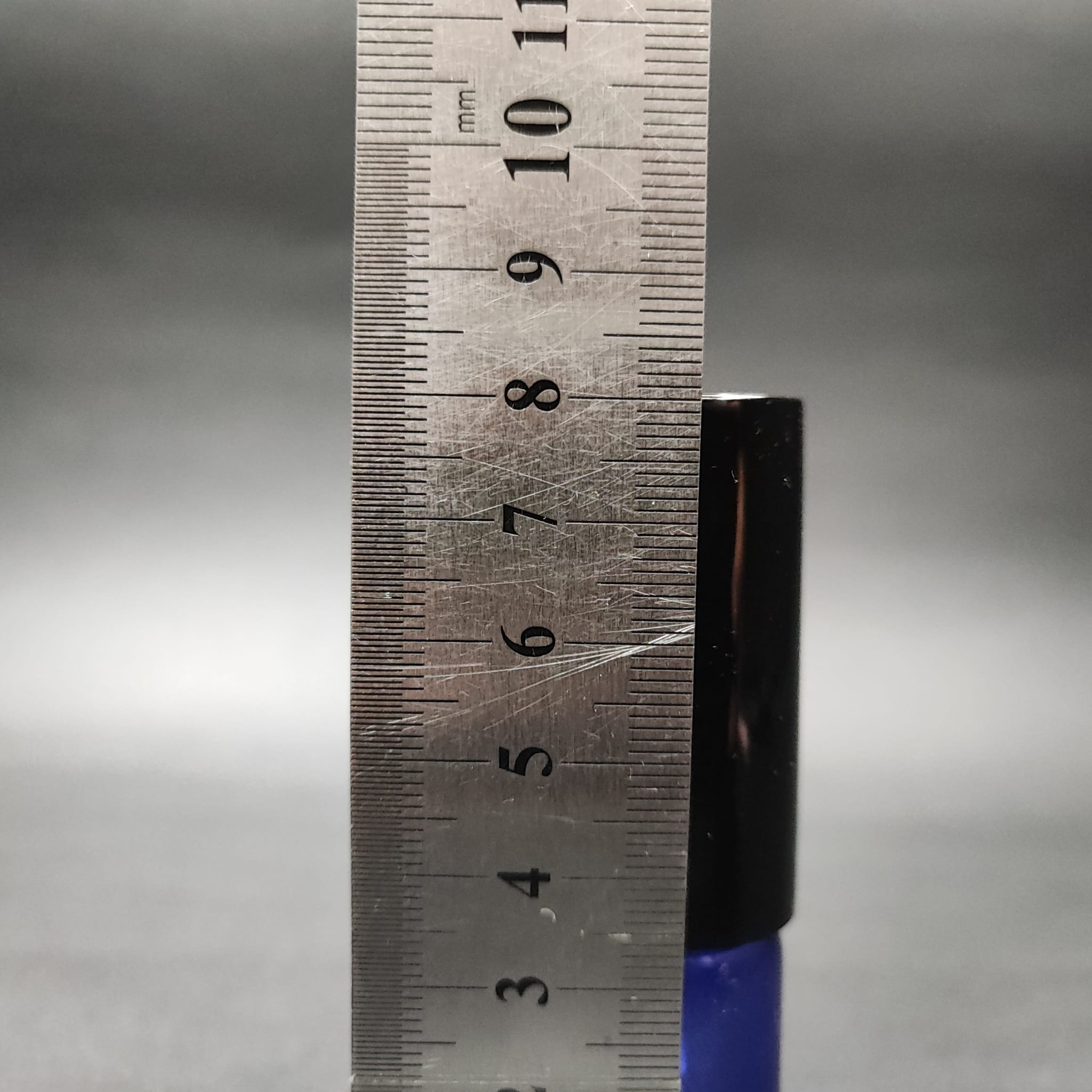 5 ML LÜKS VİDALI VALF ÇEVİRME PARFÜM ŞİŞELERİ - 5 CC MAVİ CAM ŞİŞE - SİYAH METAL SPREYLİ KAPAKLI SET