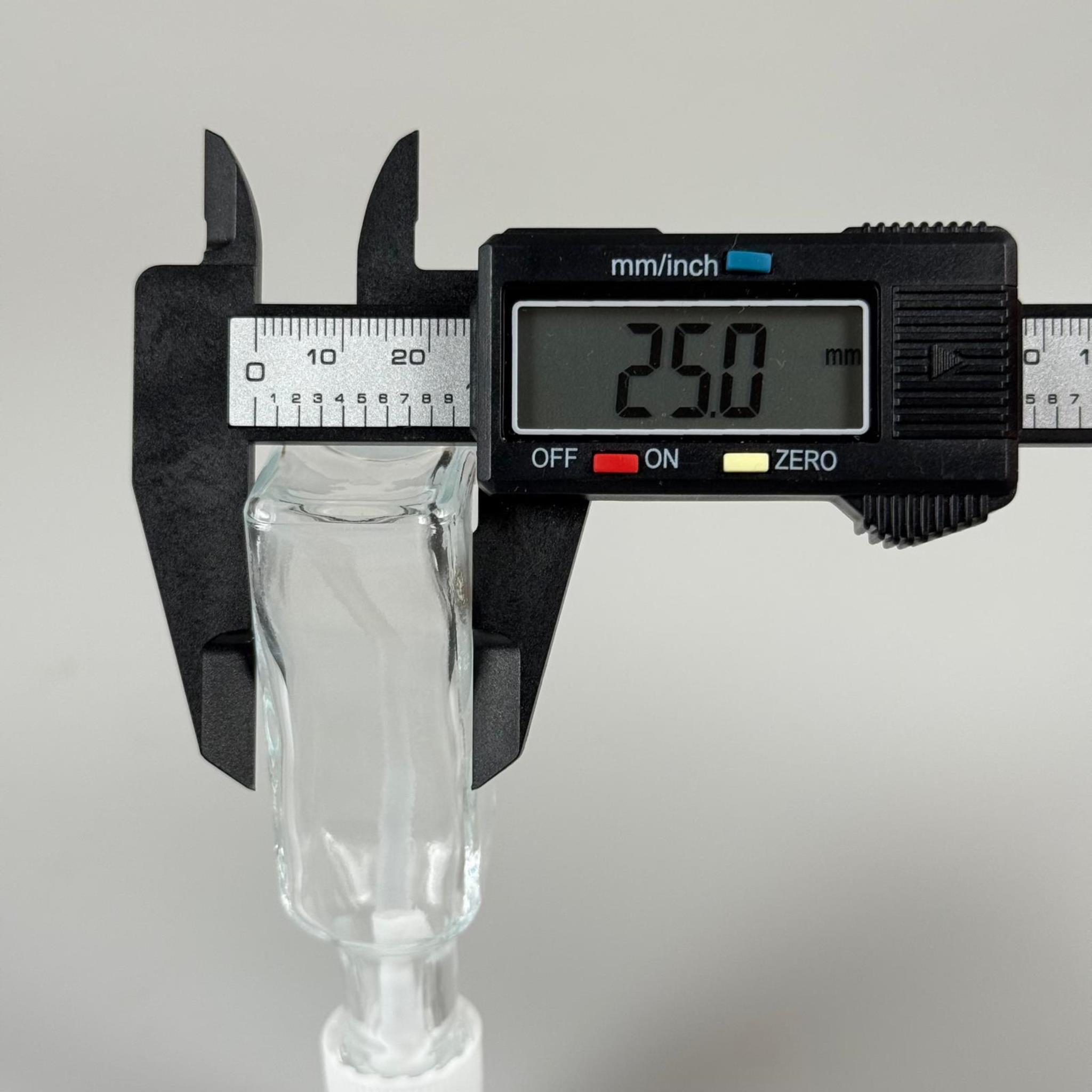 23 CC MARASKA KÖŞELİ CAM ŞİŞE - BEYAZ SPREYLİ - 23 ML KARE HEDİYELİK CAM KOLONYA ŞİŞESİ - DÜĞÜN, NİŞAN, SÖZ, KINA, CENAZE, PROMOSYON İÇİN HEDİYELİK KOLONYA ŞİŞELERİ