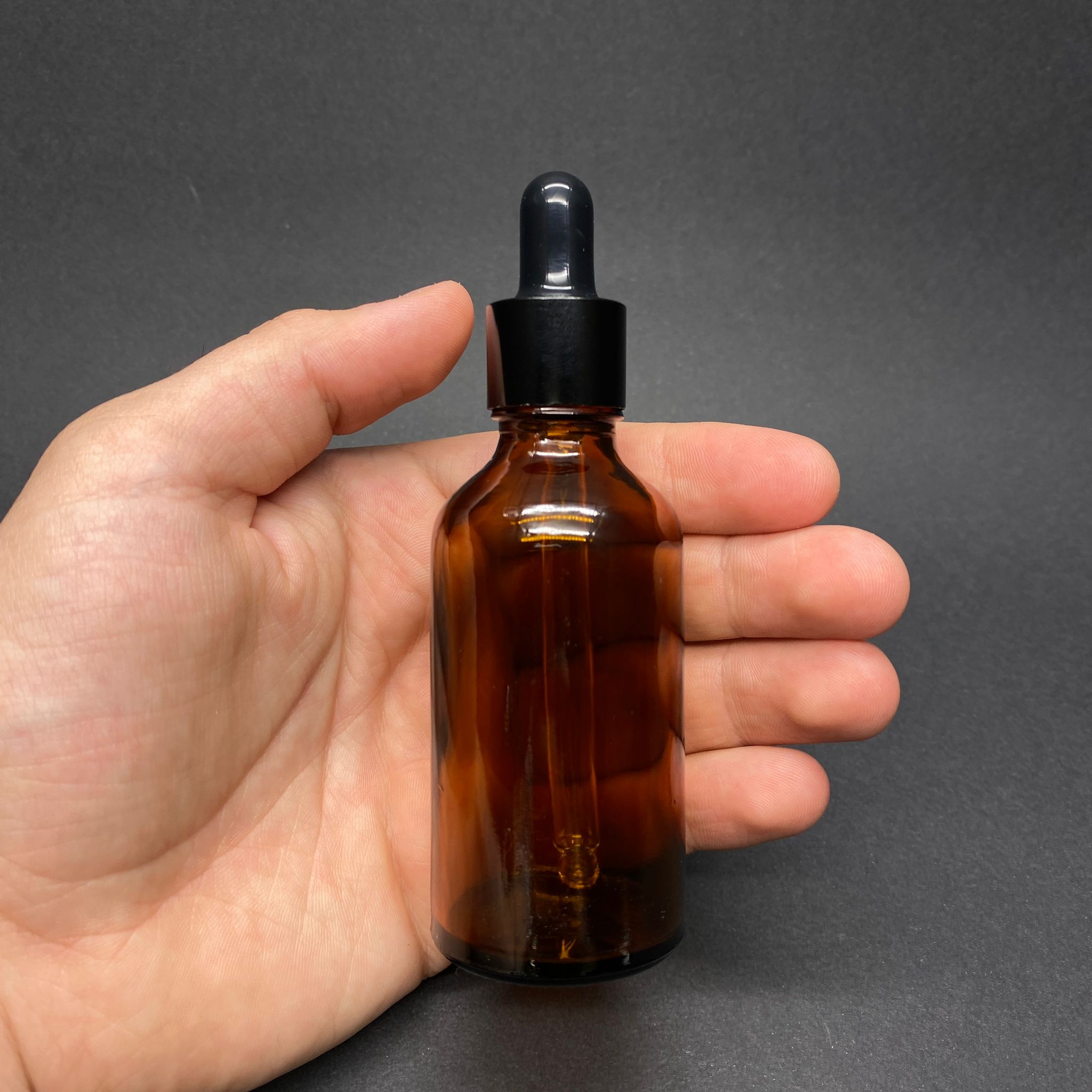 50 CC AMBER CAM DAMLALIKLI ŞİŞE - SİYAH EMZİK - SİYAH METALİK KAPAK - 50 ML KAHVERENGİ CAM DAMLALIKLI ŞİŞE