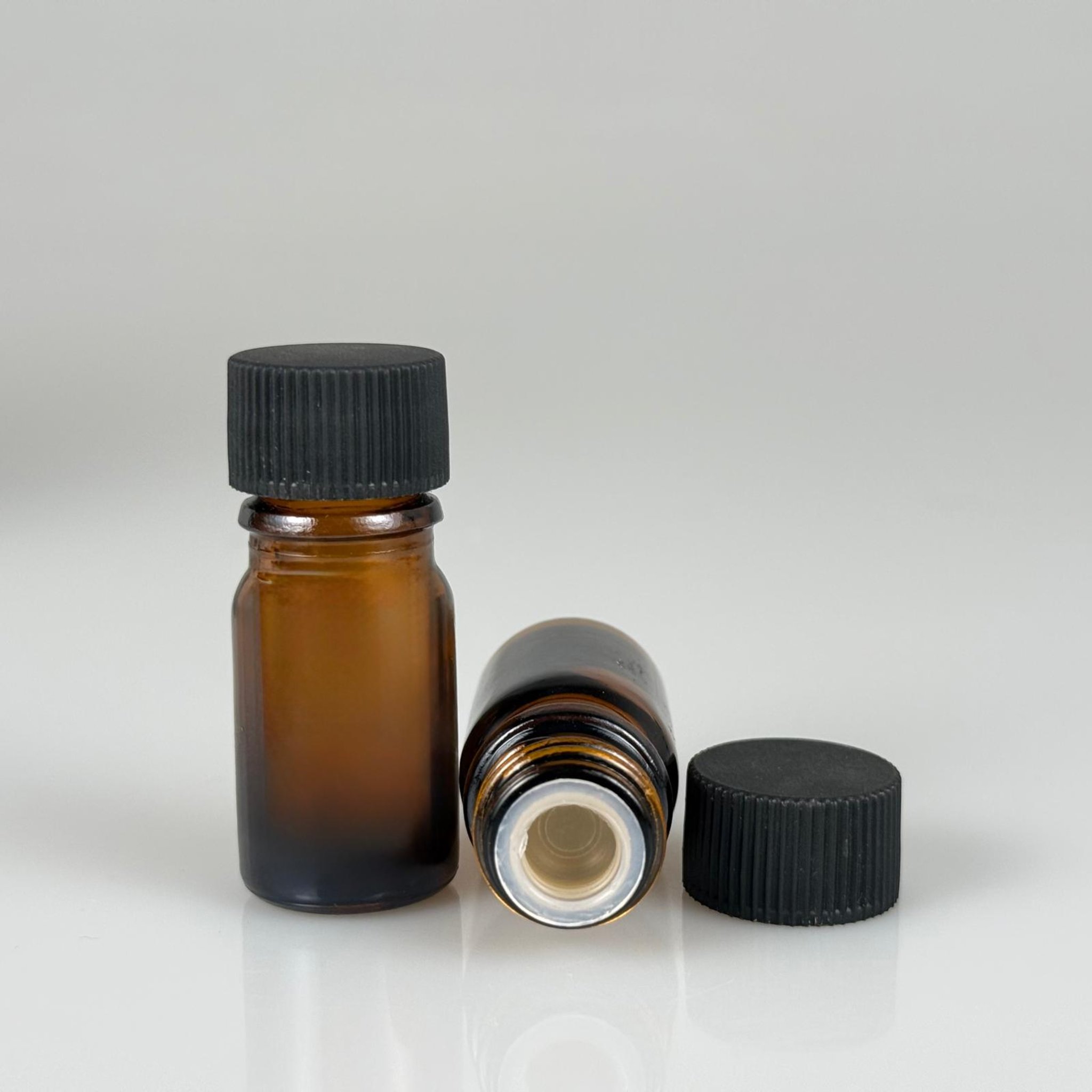 5 ML TIPALI VE KAPAKLI ŞİŞE - 5 CC AMBER KAHVERENGİ CAM ŞİŞE + CONTALI SİYAH KAPAK + KÖR TIPA