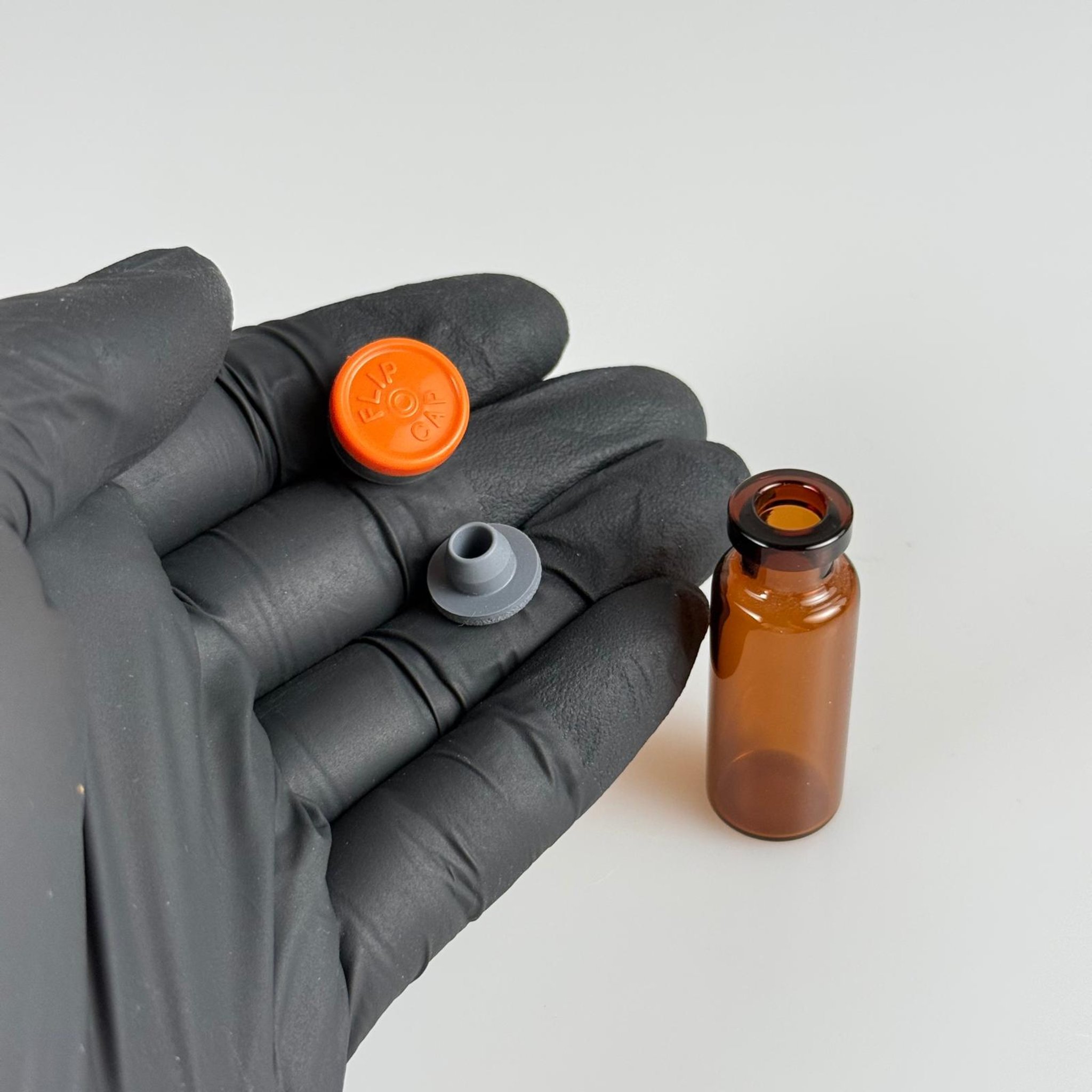 4 ML VİAL FLAKON ŞİŞE- 13 AĞIZ 4 CC AMBER CAM İLAÇ ŞİŞESİ + KAUÇUK BUTİL ENJEKTÖR TIPASI + TURUNCU FLAKON KAPAKLI TAKIM