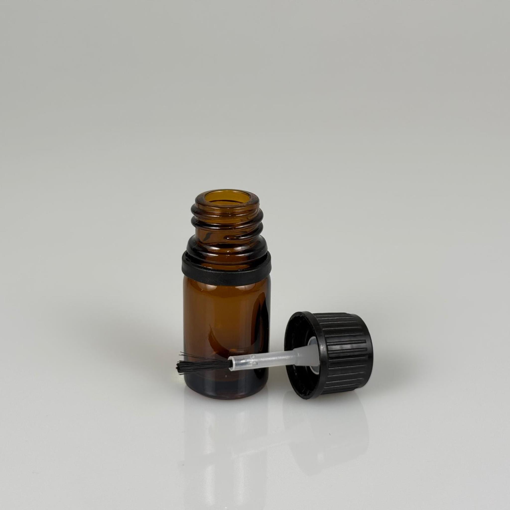 5 CC FIRÇALI CAM ŞİŞE - AMBER - 5 ML SİYAH KAPAKLI FIRÇALI CAM ŞİŞE - CAM OJE ŞİŞESİ FIRÇALI BEYAZ KAPAKLI TAKIM - BOŞ OJE ŞİŞESİ, FIRÇALI ŞİŞE, OTOMOTİV VE MOBİLYA İÇİN RÖTÜŞ BOYA ŞİŞESİ VB. ÇOK AMAÇLI FIRÇALI ŞİŞE