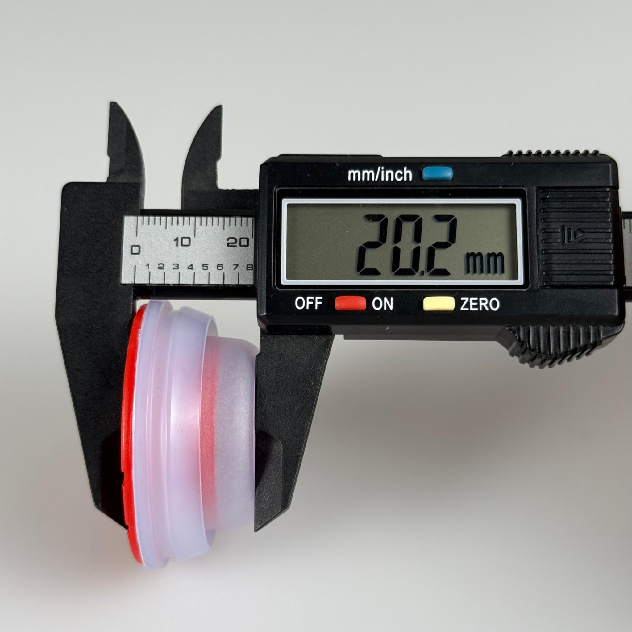 42 MM P2 K CL NATÜREL KIRMIZI BERİCAP  (SOLVENT VE TİNER TENEKESİ İÇİN) - TENEKE İÇİN PLASTİK KAPAK - YEDEK KİMYASAL TENEKE KAPAĞI - Çakma Metal TENEKE Kapağı