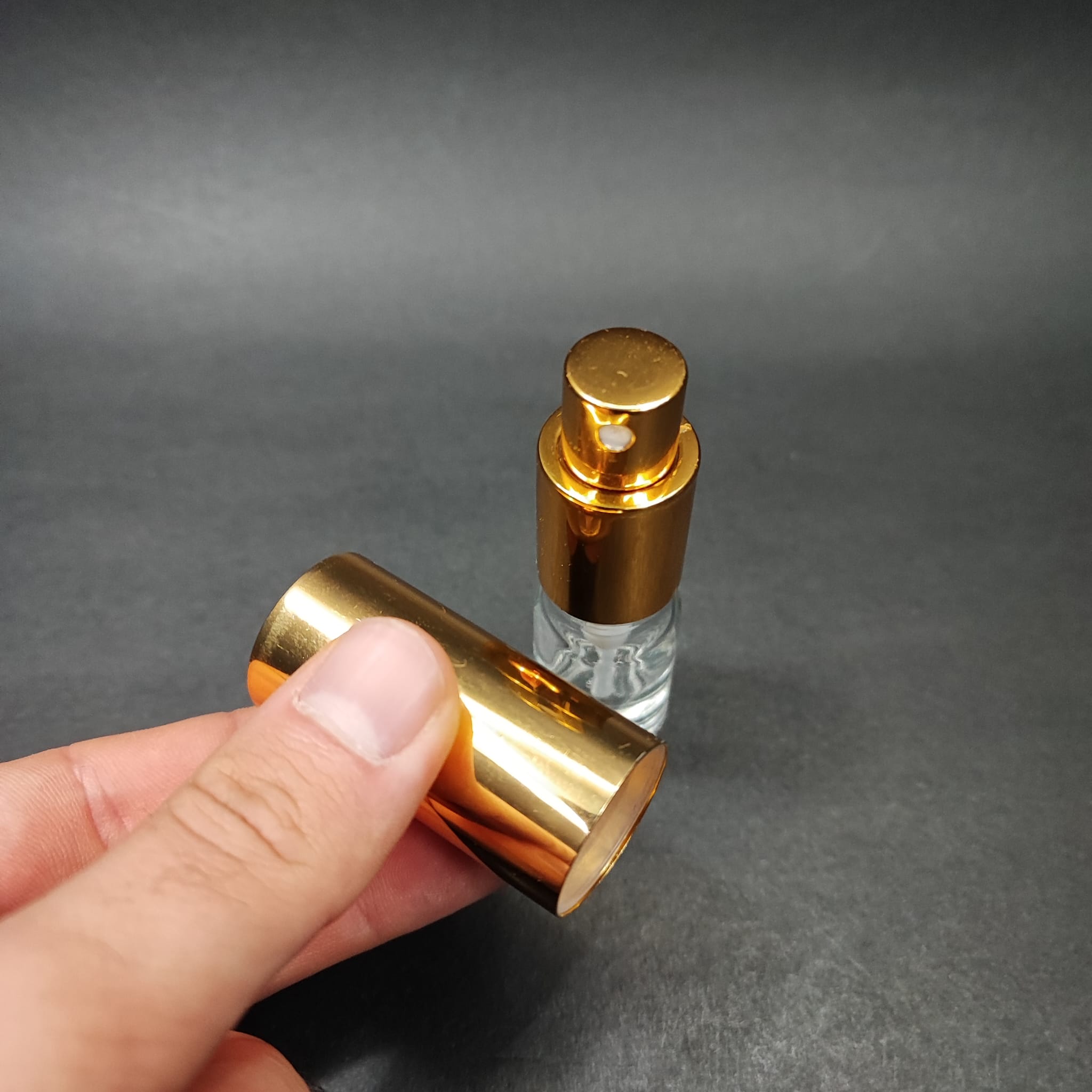 5 ML LÜKS VİDALI VALF ÇEVİRME PARFÜM ŞİŞELERİ - 5 CC ŞEFFAF CAM ŞİŞE - GOLD METAL SPREYLİ KAPAKLI SET