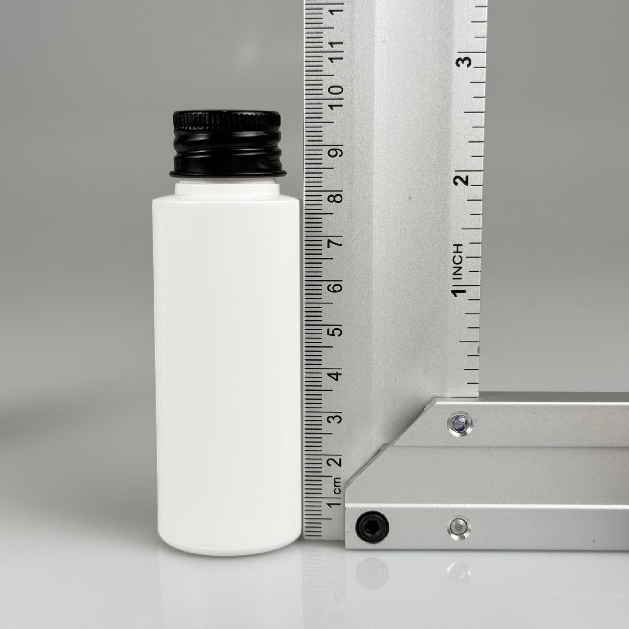 50 CC BEYAZ POLİETİLEN PLASTİK ASETON ŞİŞESİ ( 24 AĞIZ ) + KÖPÜK CONTALI SİYAH METAL ALÜMİNYUM KAPAK + KOLONYA TIPALI TAKIM - 50 ML BEYAZ PLASTİK ASETON ŞİŞELERİ