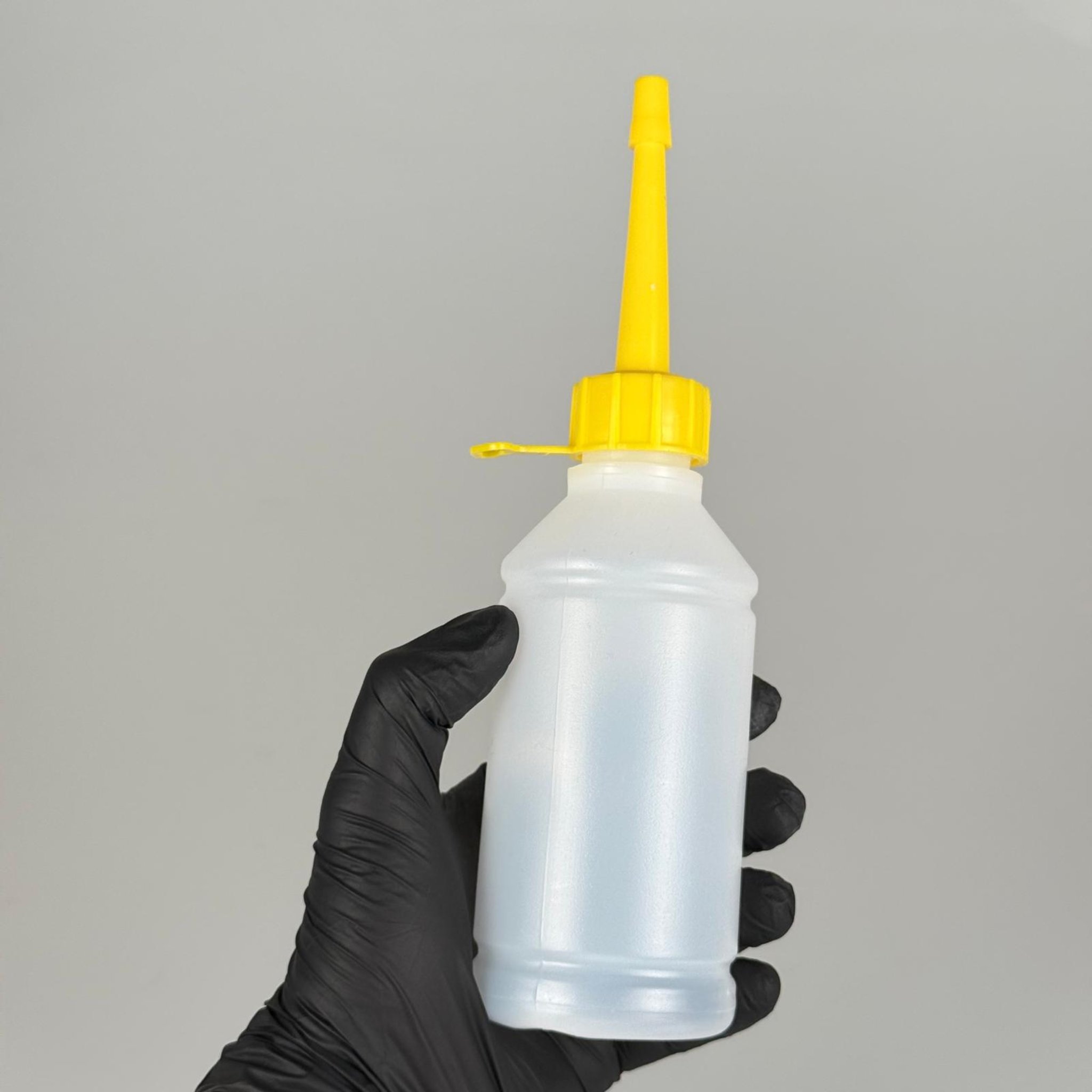 250 CC TİNER ŞİŞESİ - KİLİTLİ CONTALI  BEYAZ KAPAKLI + AKITICILI SİVRİ SARI KARTUŞ KAPAKLI - 250 ML KİMYASALA DAYANIKLI PLASTİK ŞİŞE - 0,25 LT POLİETİLEN ŞİŞE TOMBUL