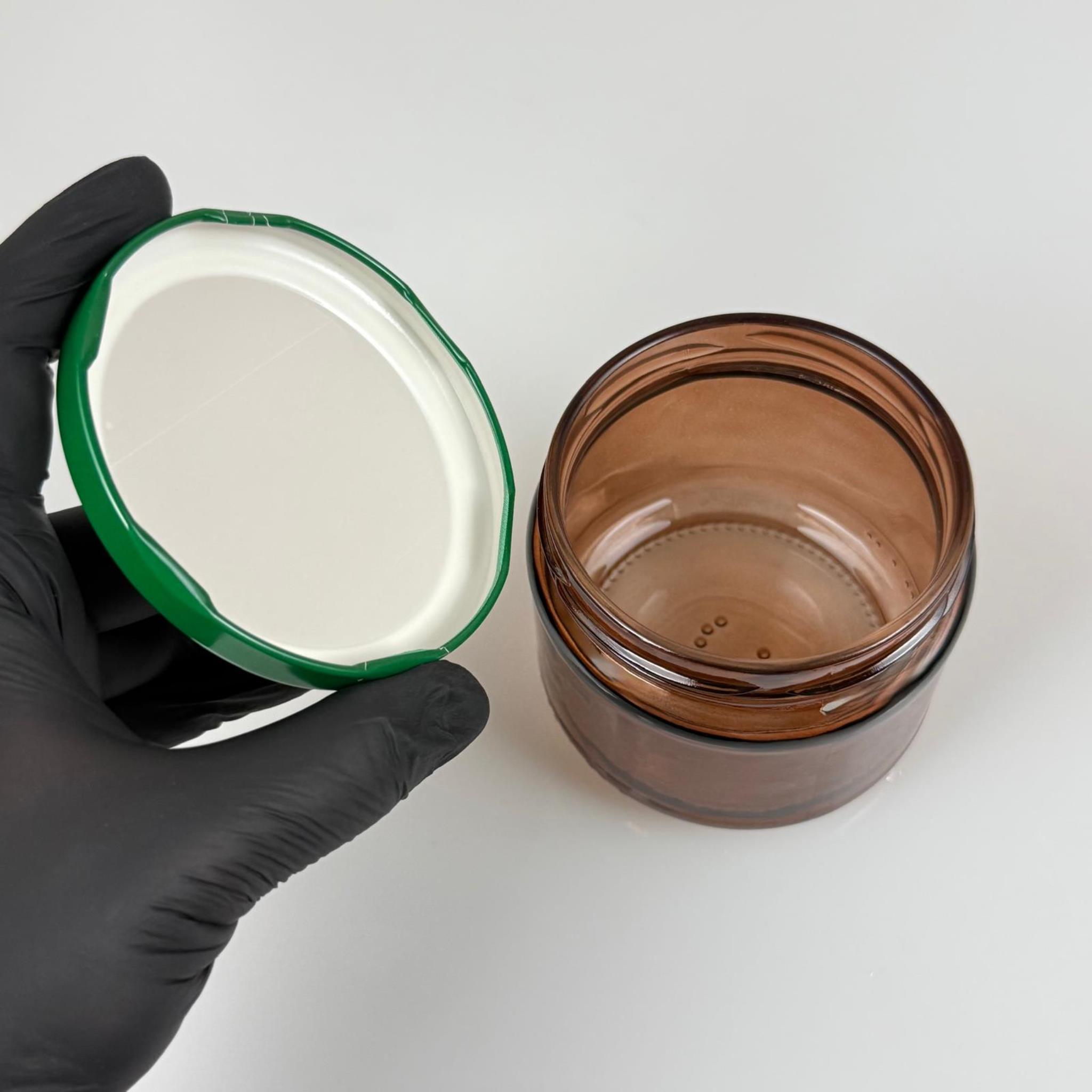 300 CC AMBER CAM KAVANOZ - KOYU YEŞİL METAL KAPAKLI - 300 ML KAHVERENGİ KAVANOZ - MUM KAVANOZU (KARGODA ÇİZİLEBİLİR - İADESİ YOKTUR)