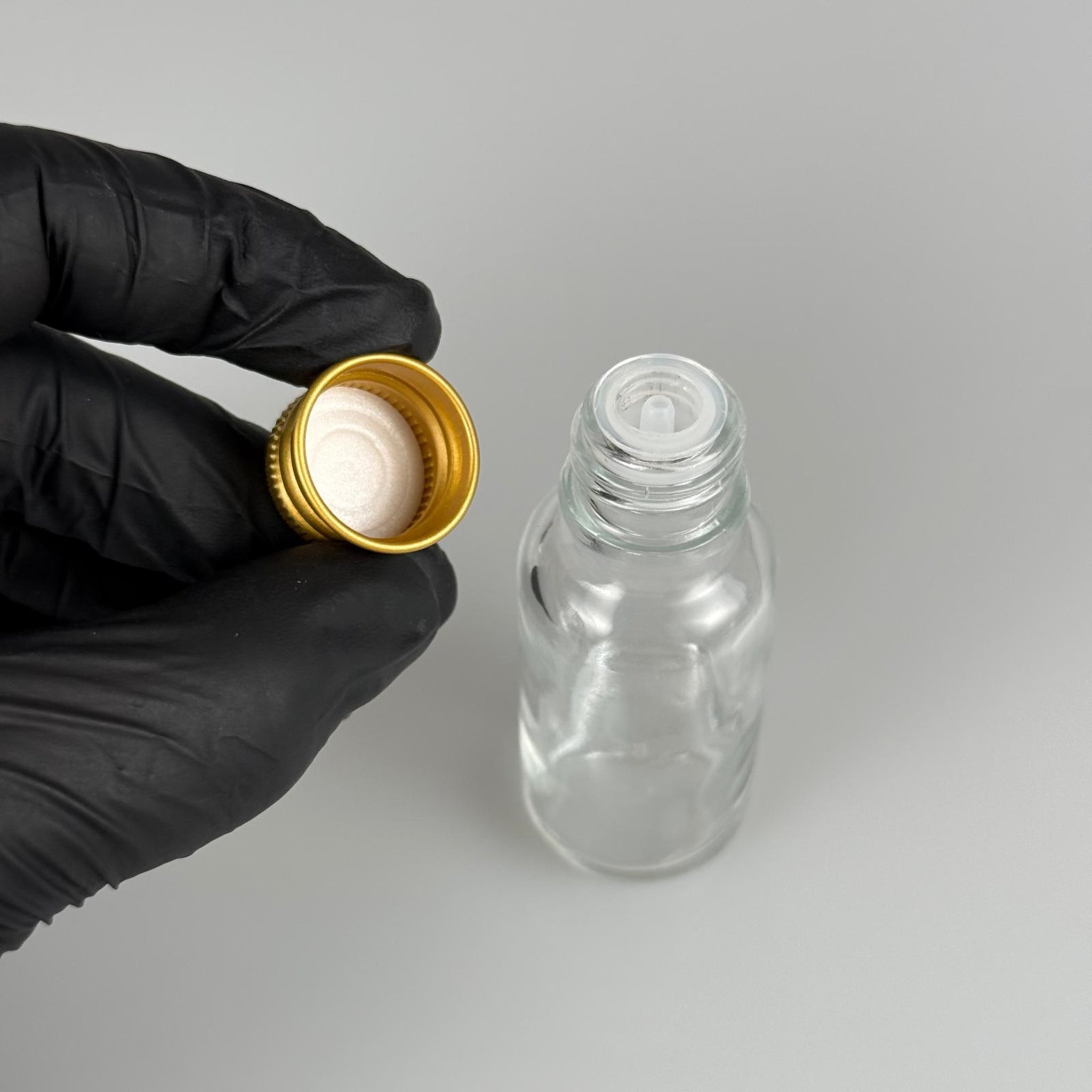 20 CC ŞEFFAF CAM ŞİŞE + KÖPÜK CONTALI GOLD ALÜMİNYUM METAL KAPAKLI + DAMLALIKLI KOLONYA TIPALI TAKIM - 20 ML ŞEFFAF CAM ŞİŞE