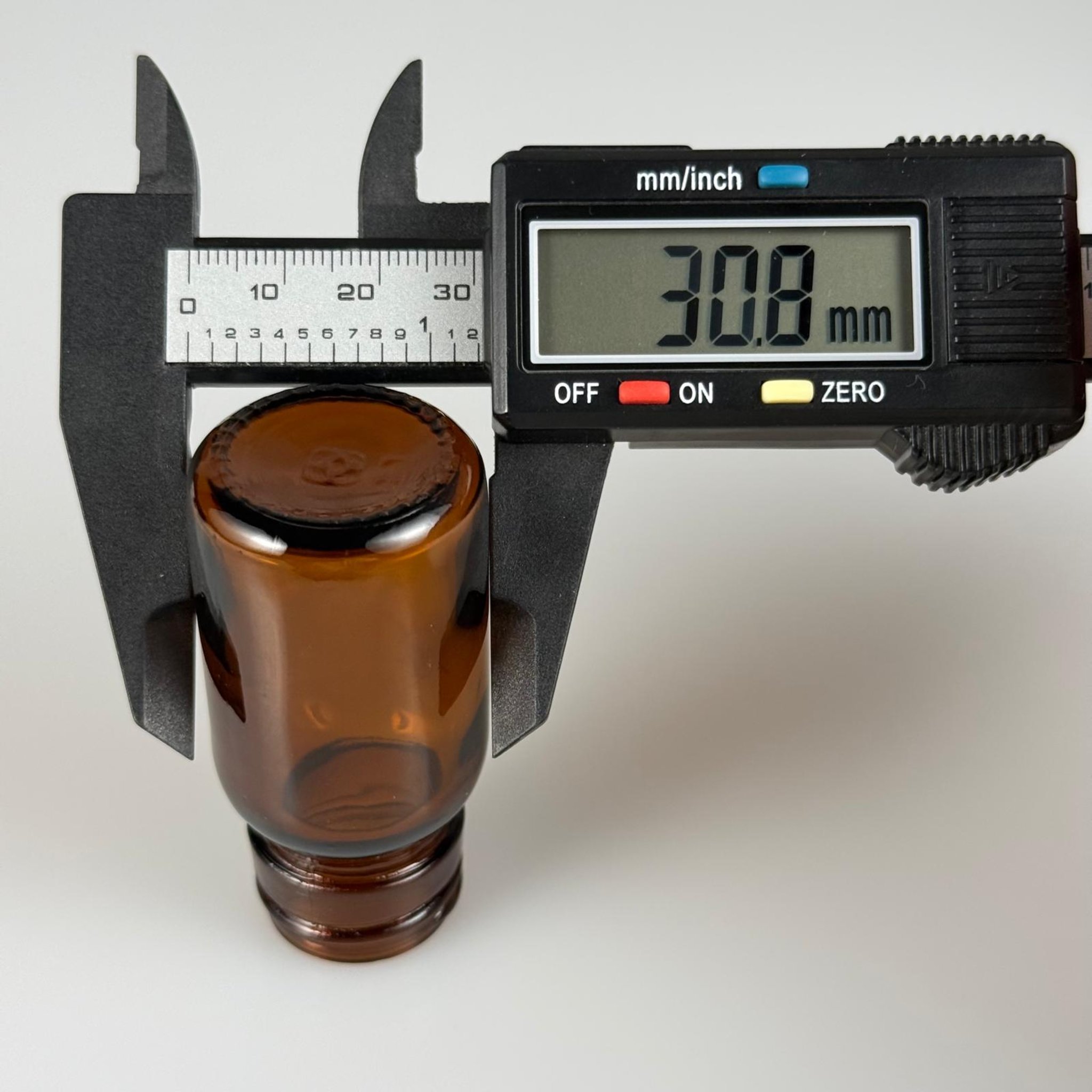 20 CC AMBER CAM ŞİŞE KAPAKSIZ (25 AĞIZ) - 20 ML CAM ŞİŞE - KAHVERENGİ