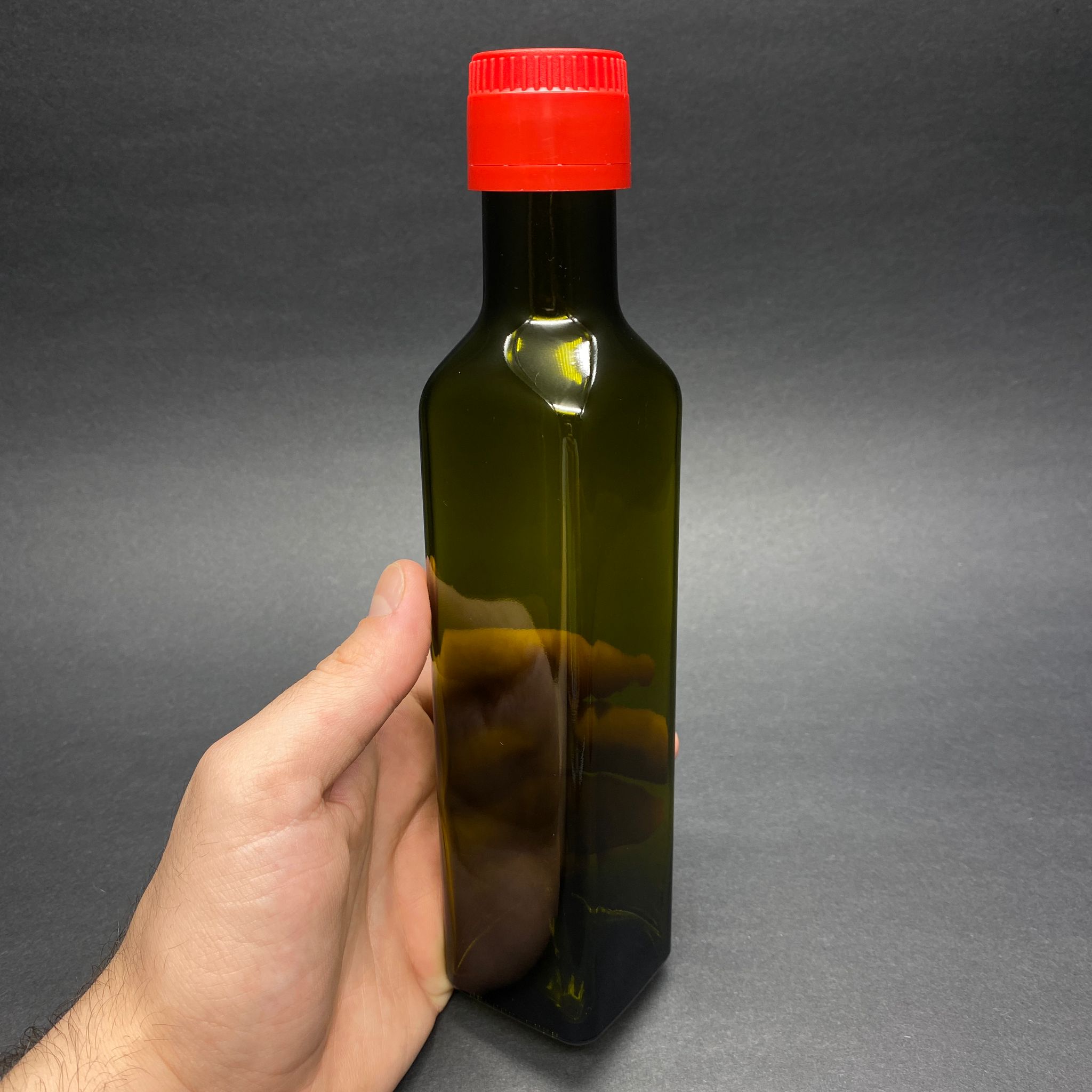 250 CC YEŞİL MARASKA CAM ŞİŞE - KİLİTLİ KIRMIZI AKITICILI DROP - STOP KAPAKLI - 250 ML KÖŞELİ YAĞ ŞİŞESİ - SİRKE ŞİŞESİ - 0.25 LT MARASKA KÖŞELİ CAM ŞİŞE