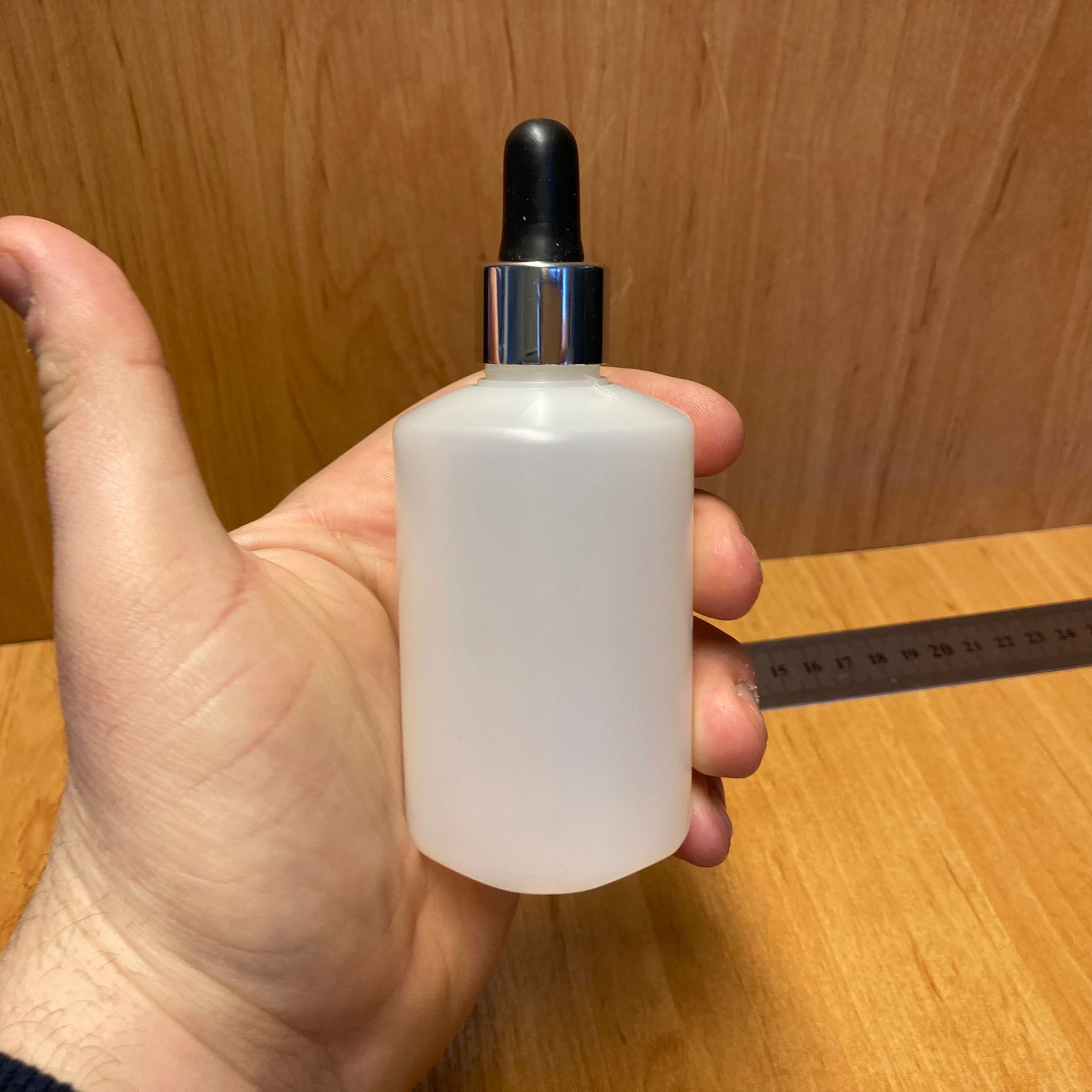 100 CC NATÜREL (YARI SAYDAM) SERT PLASTİK CAM DAMLALIKLI ŞİŞE - SİYAH EMZİK - GÜMÜŞ METALİK KAPAK - 100 ML PLASTİK CAM DAMLALIKLI ŞİŞE