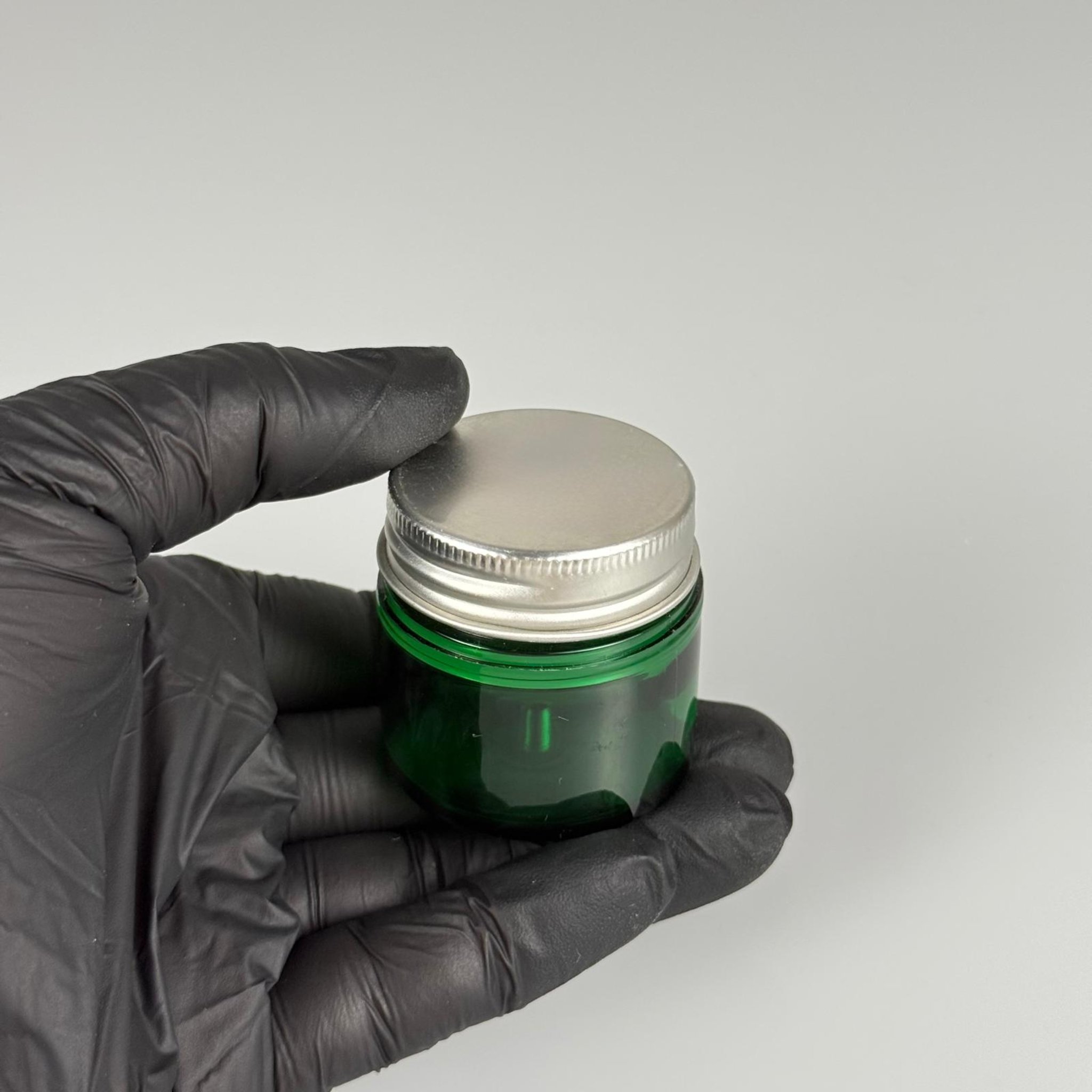 20 CC YEŞİL SERT PLASTİK KAVANOZ - 38 AĞIZ CONTALI GÜMÜŞ METAL KAPAKLI - 20 ml KALIN LÜX Boş Krem, Balm, Peeling, Macun, Pasta, Aromaterapi ve Saç Maskesi Kabı