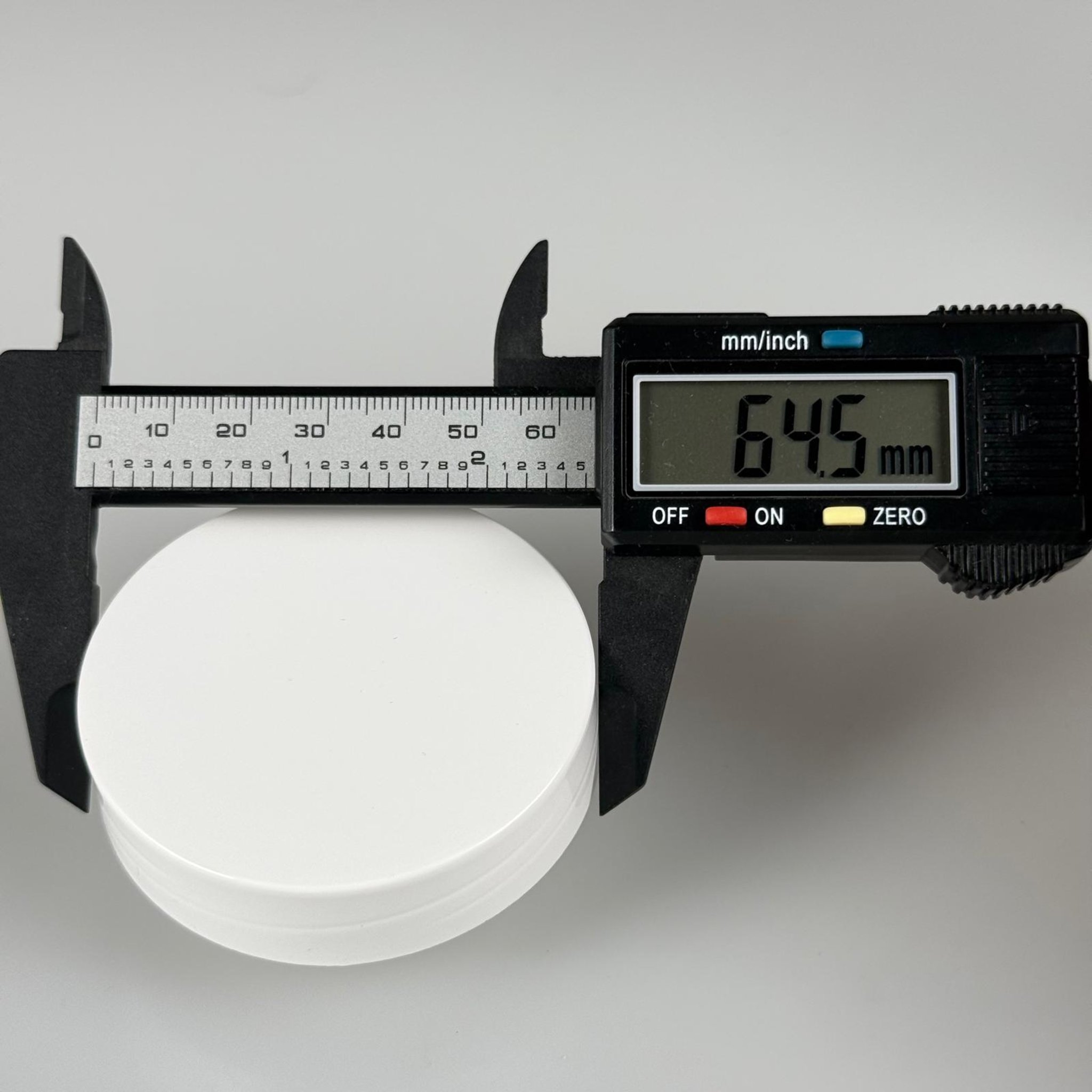 63 MM VİDALI PLASTİK KAPAK BEYAZ