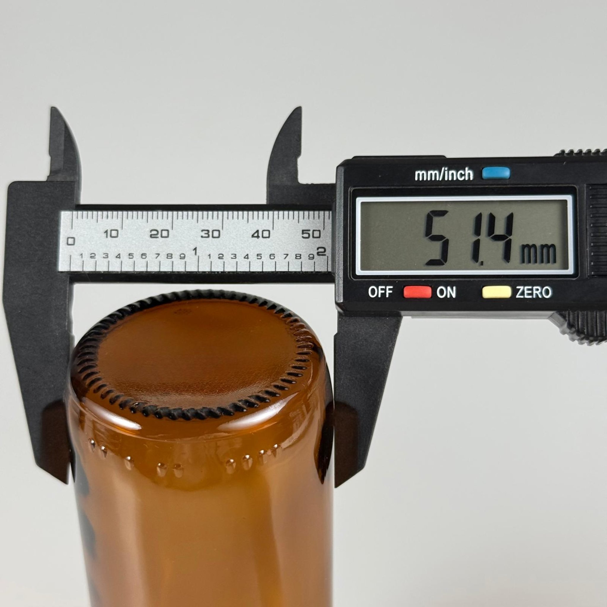 160 CC AMBER CAM ŞİŞE + ALÜMİNYUM KAPLAMALI GÜMÜŞ KAPAKLI TAKIM -  160 ML KAHVERENGİ CAM ŞİŞE