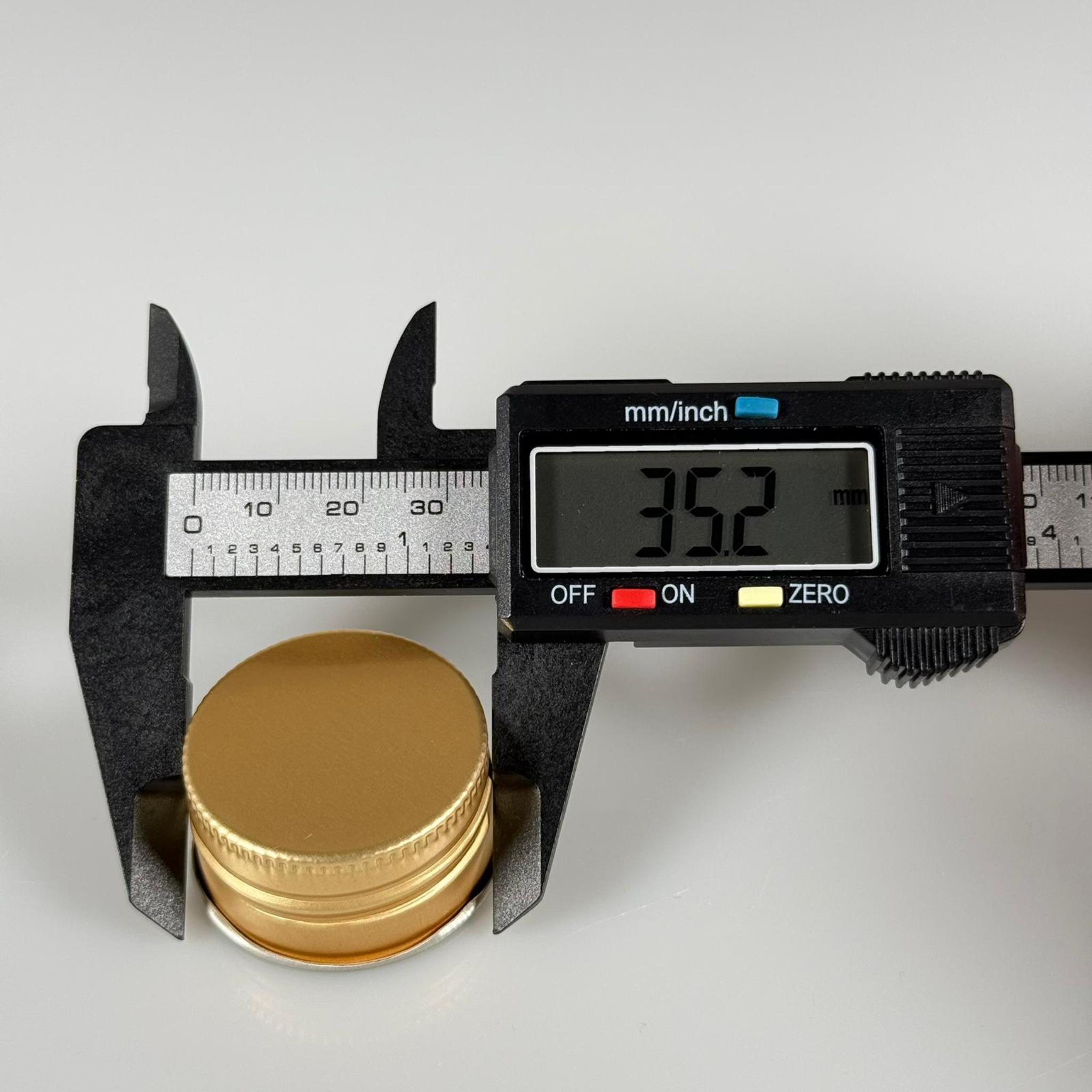 35/18 MM VİDALI ALÜMİNYUM KAPAK - KÖPÜK CONTALI - GOLD - ELLE KAPANIR - 1500 CC GALON ŞİŞE UYUMLU - 35 MM METAL YAĞ ŞİŞE KAPAĞI