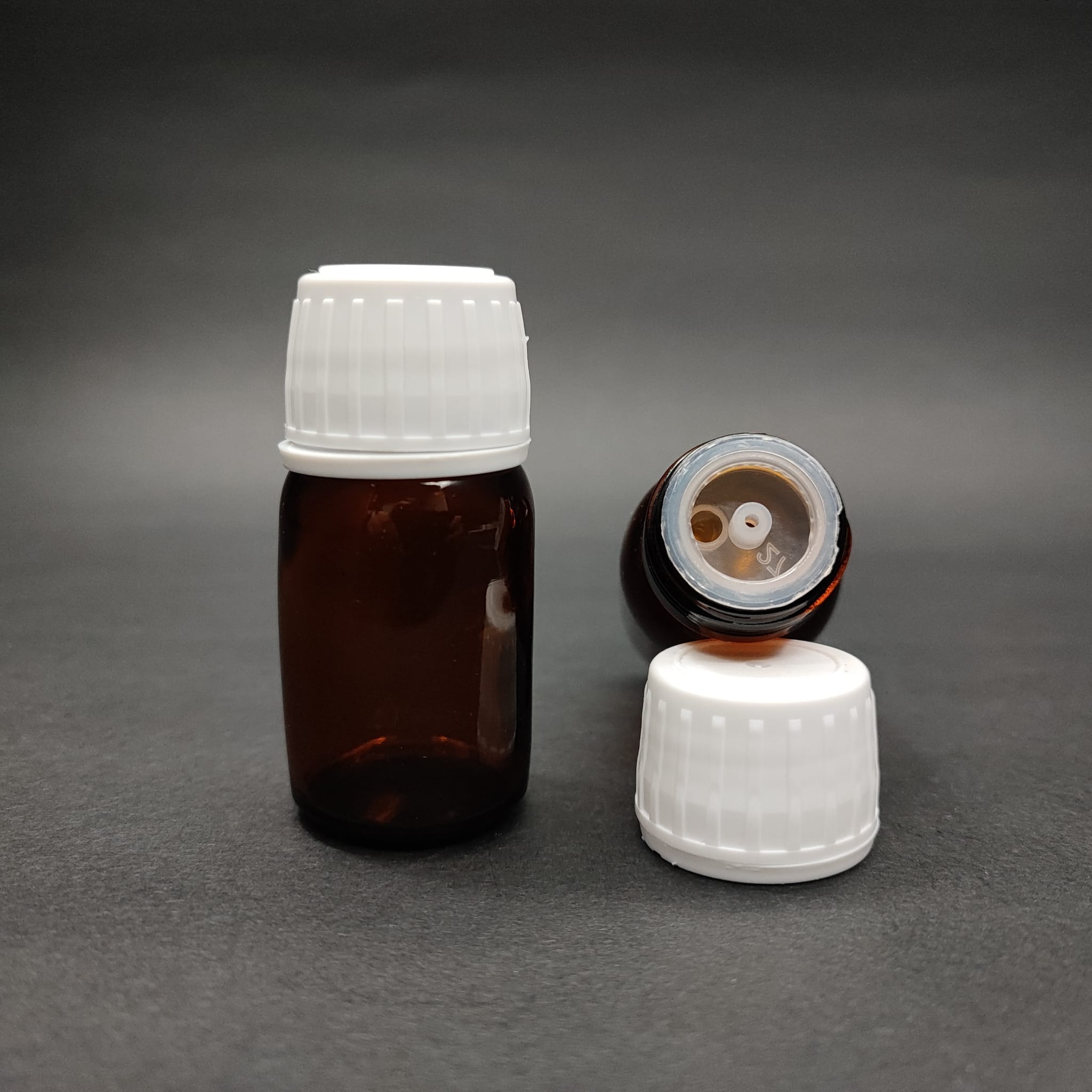 20 ML DOLUMU KOLAY, GENİŞ AĞIZLI İÇTEN DAMLALIKLI ŞİŞE (25 MM AĞIZ)  - 20 CC BEYAZ KİLİTLİ DAMLALIKLI CAM ECZA ŞİŞESİ - AMBER KAHVERENGİ