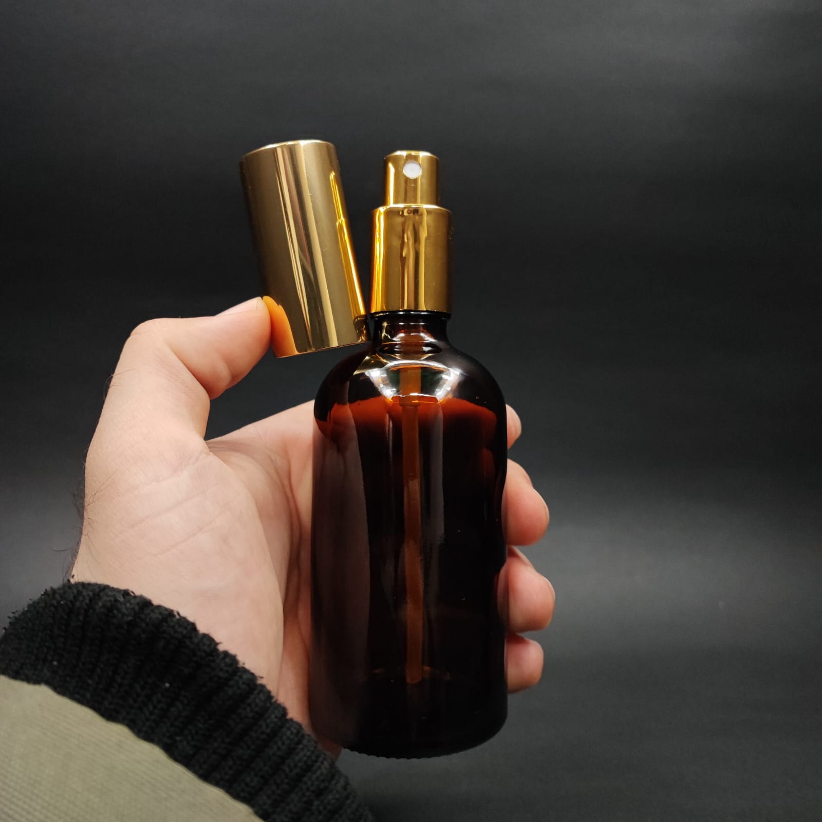 100 ML LÜKS VİDALI VALF ÇEVİRME PARFÜM ŞİŞELERİ - 100 CC AMBER CAM ŞİŞE - GOLD METAL SPREYLİ KAPAKLI SET