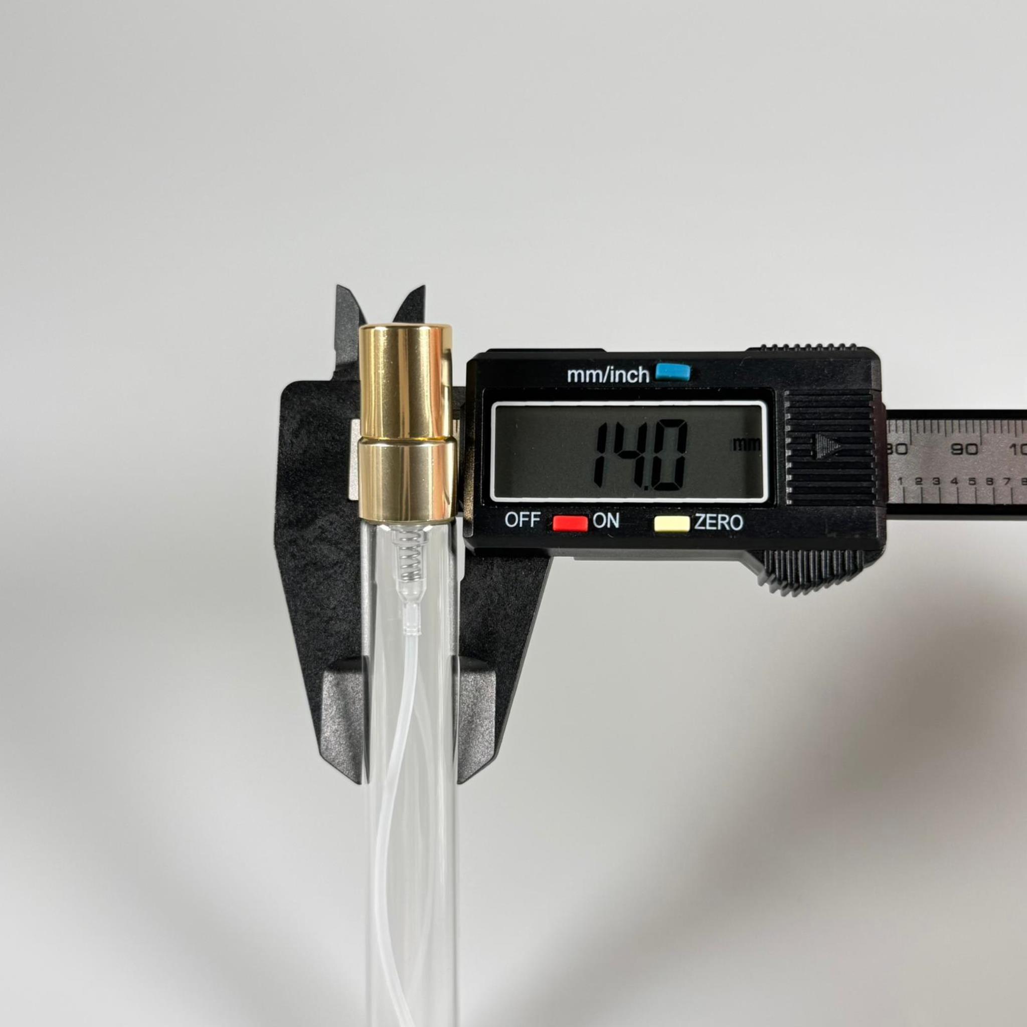 10 CC TESTER PARFÜM ŞİŞESİ - CAM KALEM PARFÜM ŞİŞESİ GOLD METAL SPREYLİ KAPAKLI TAKIM - 10 ML CAM TÜP PARFÜM ŞİŞESİ - VİDALI SPREY VALF TEKRAR DOLDURULABİLİR - HEDİYELİK CAM KOLONYA ŞİŞESİ - DÜĞÜN, NİŞAN, SÖZ, KINA, CENAZE, PROMOSYON İÇİN HEDİYELİK KOLONYA ŞİŞELERİ