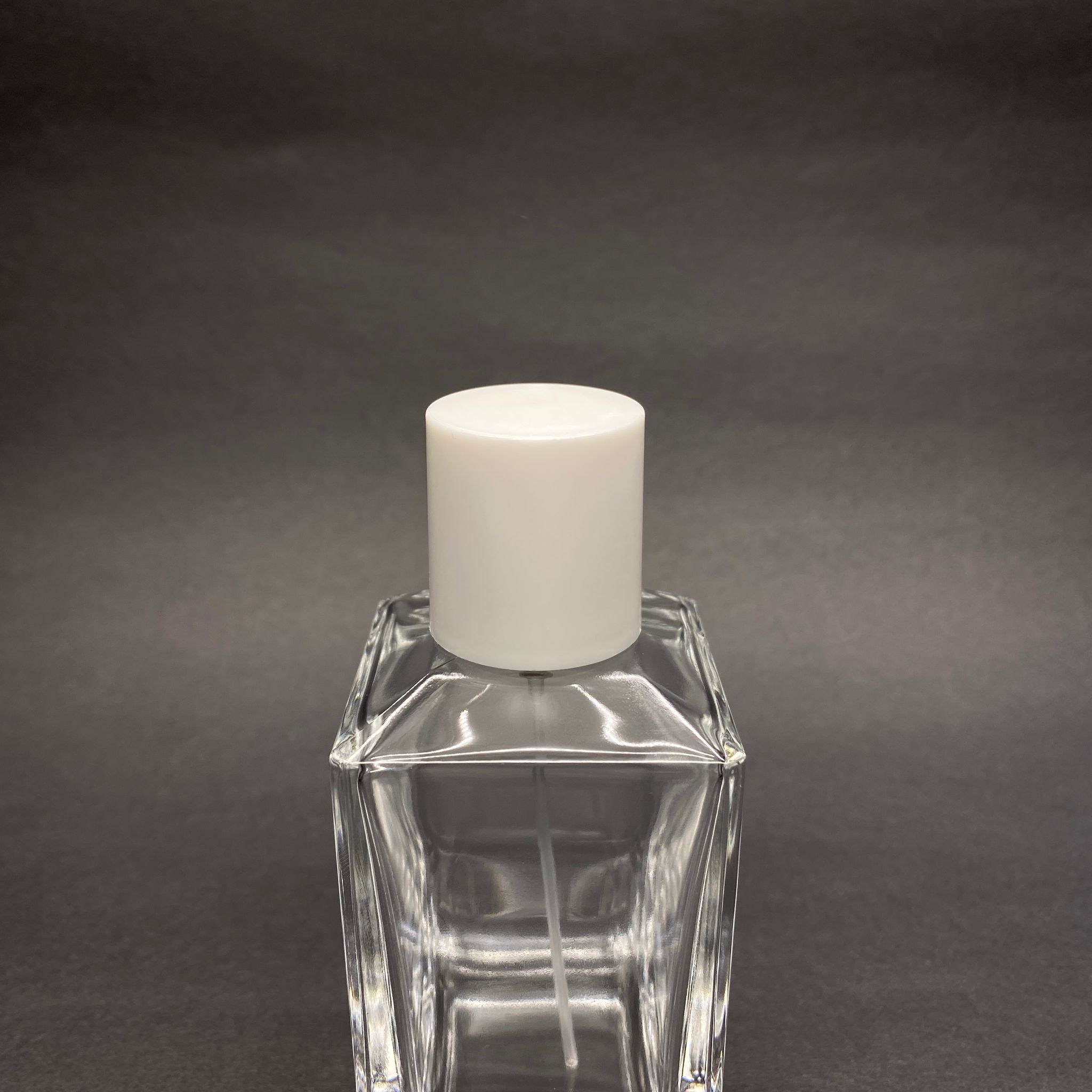 100 ML KÖŞELİ KONİK MODEL PRİZMA PARFÜM ŞİŞESİ - GOLD METAL SPREYLİ + BEYAZ KAPAKLI (AĞIZ 15 MM GEÇME KOLAY KAPAMA)