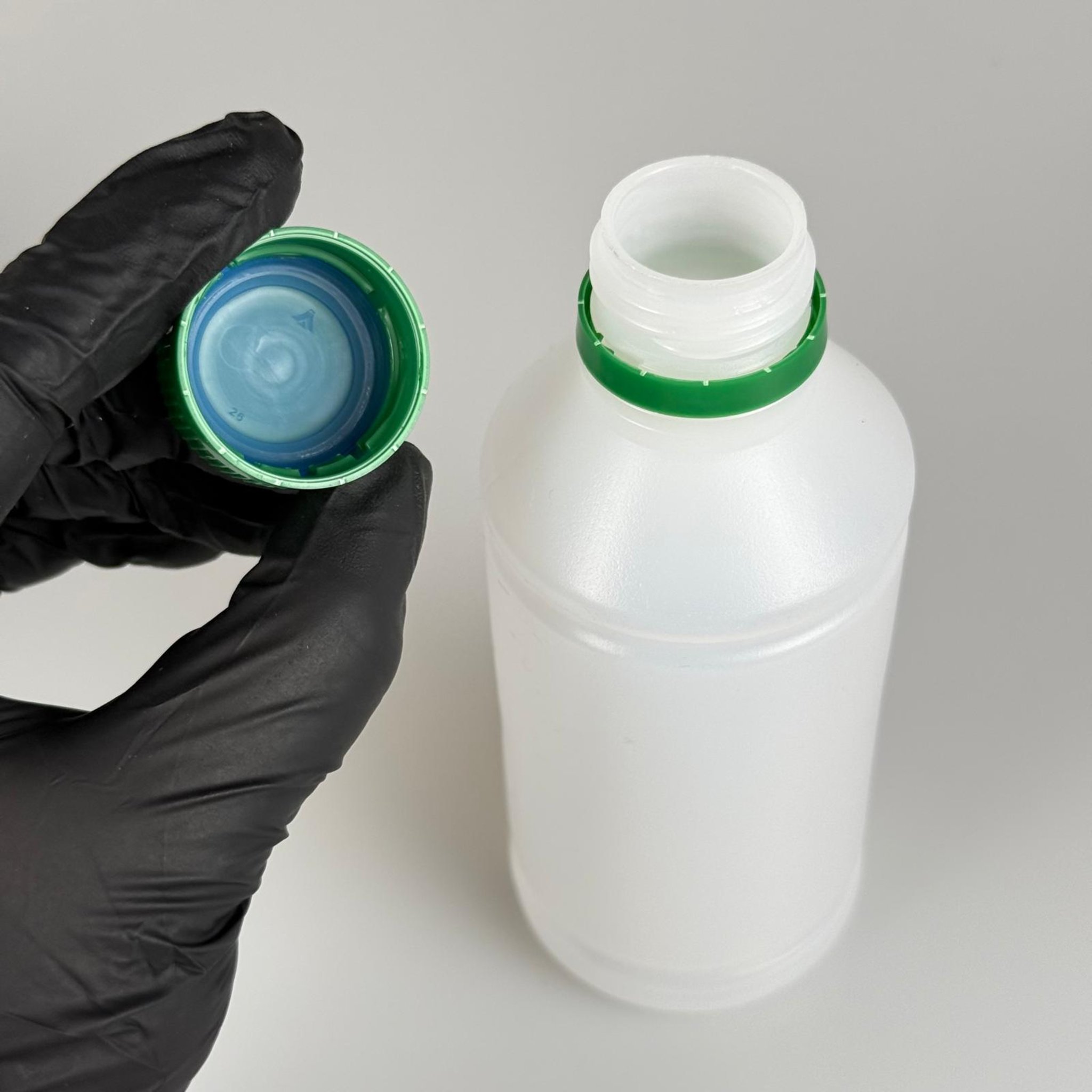 250 CC TİNER ŞİŞESİ - YEŞİL KİLİTLİ KAPAKLI - 250 ML KİMYASALA DAYANIKLI PLASTİK ŞİŞE - 0,25 LT POLİETİLEN ŞİŞE