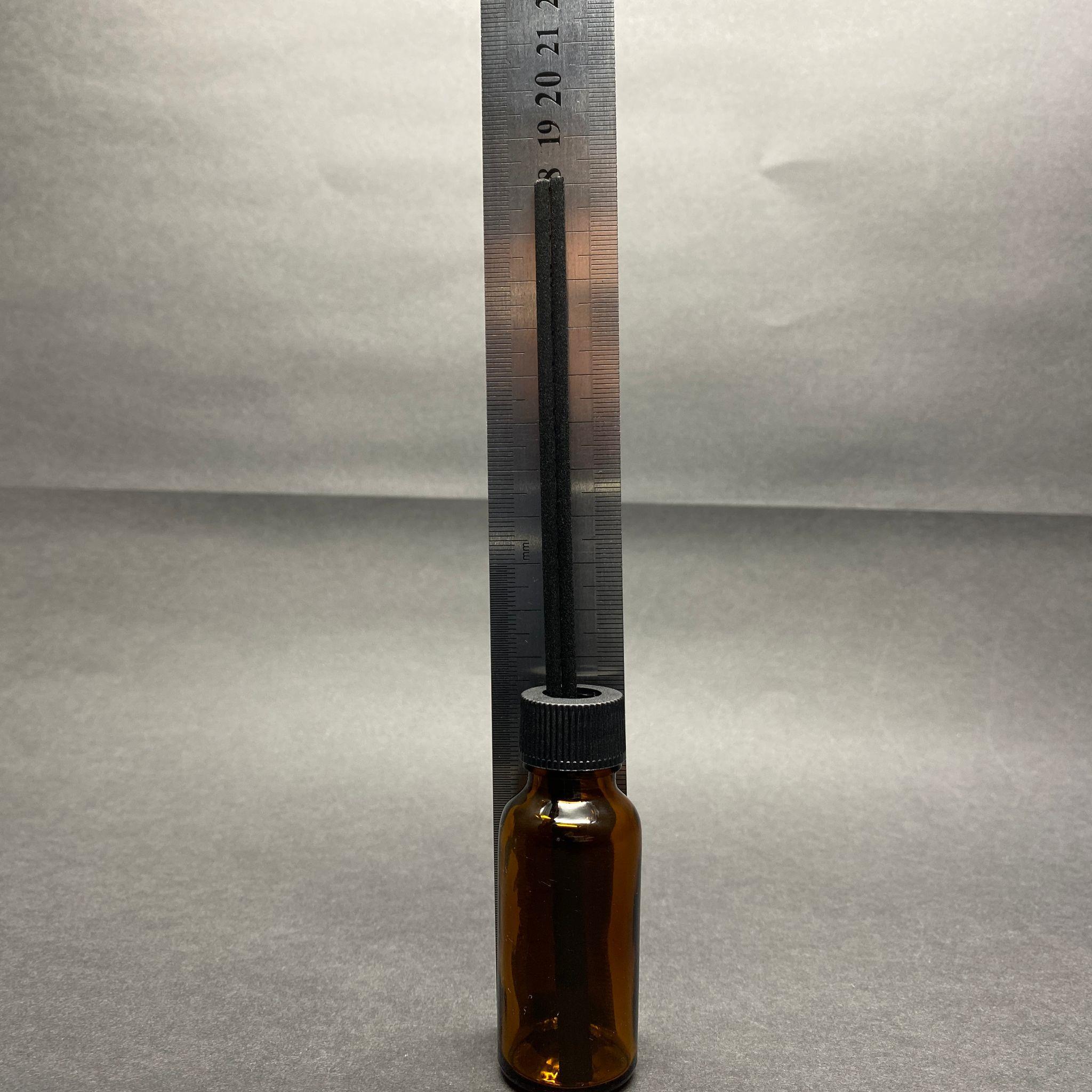 20 CC AMBER CAM BAMBU ODA KOKUSU ŞİŞESİ - 20 ML ÇUBUKLU BAMBU ODA KOKUSU ŞİŞESİ - DİFÜZÖR ŞİŞE- CAM ŞİŞE + SİYAH PLASTİK KAPAK + PLASTİK TIPA + 2 ADET FİBER SİYAH BAMBU ÇUBUK