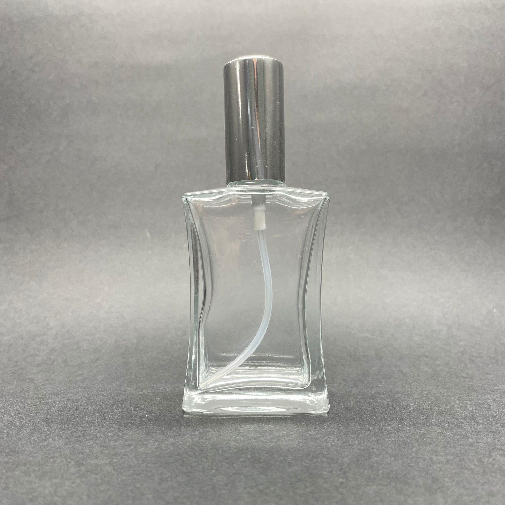 50 CC İNCE BELLİ PARFÜM ŞİŞESİ (DİKDÖRTGEN) GÜMÜŞ KAPAKLI - SPREYLİ - 50 ML BOŞ PARFÜM ŞİŞESİ - 1. KALİTE İTHAL CAM