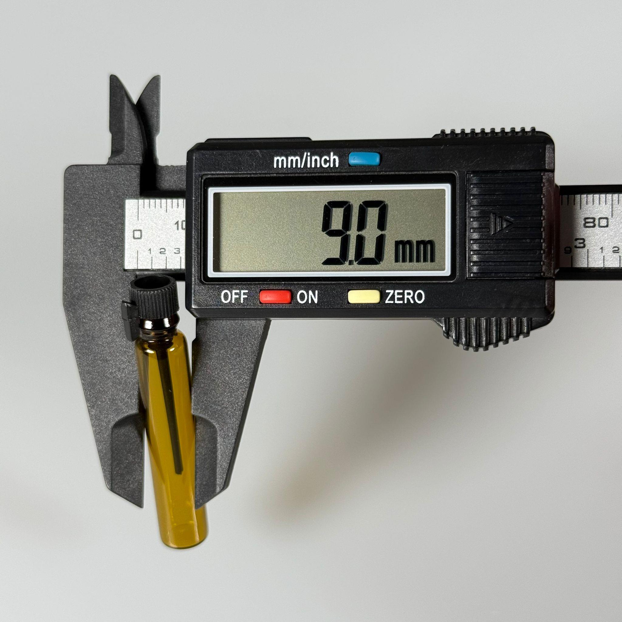 2 CC AMBER KAHVERENGİ ÇUBUKLU ŞİŞE PLASTİK TIPALI - GÜLYAĞI ŞİŞESİ - KOKU VE ESANS ŞİŞESİ - TESTER ŞİŞE - 2 ML CAM ŞİŞE