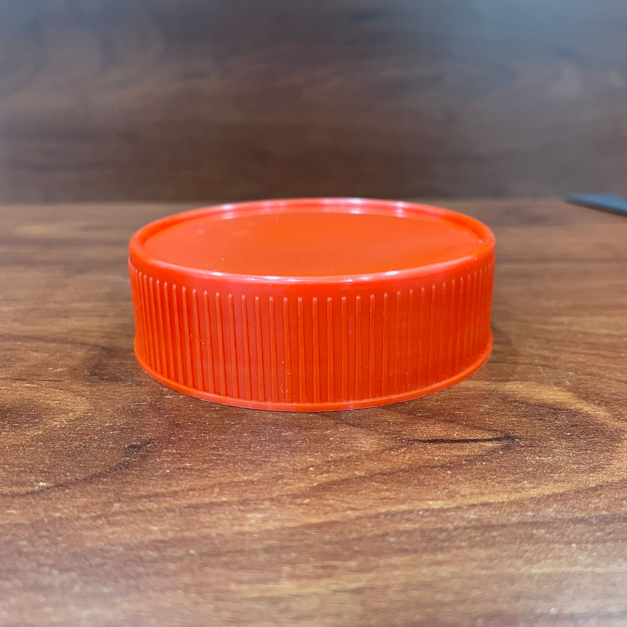 82 MM TWİST-OFF KIRMIZI PLASTİK KAPAK-DERİN ETEK (PLASTİK KAVANOZ KAPAĞI)