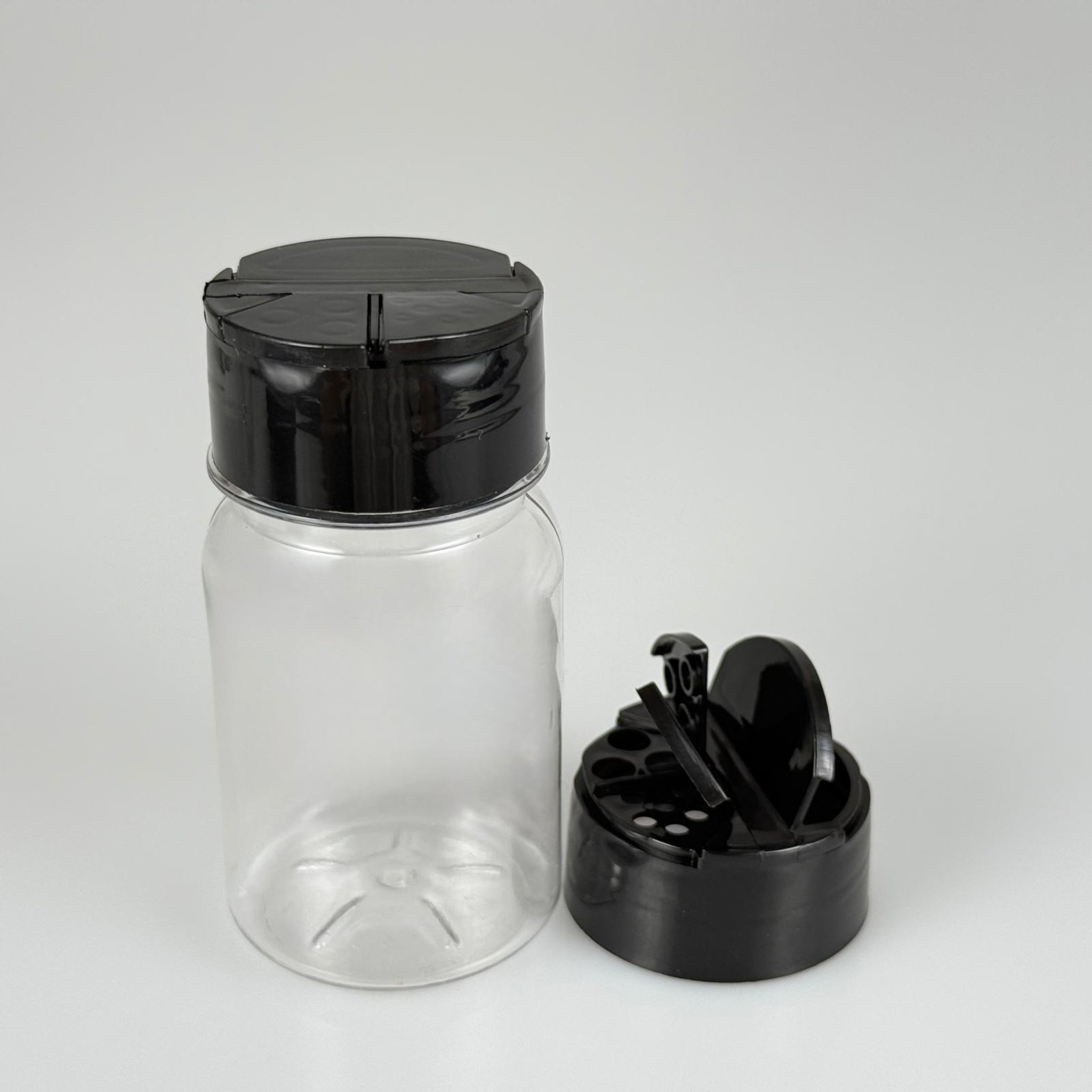 PLASTİK SİLİNDİR BAHARATLIK KAVANOZ - 100 ML PET BAHARAT, TOZ, PUDRA VB İÇİN PET ŞİŞE - SİYAH AÇILIR KAPANIR DELİKLİ KAPAKLI TAKIM - 100 CC