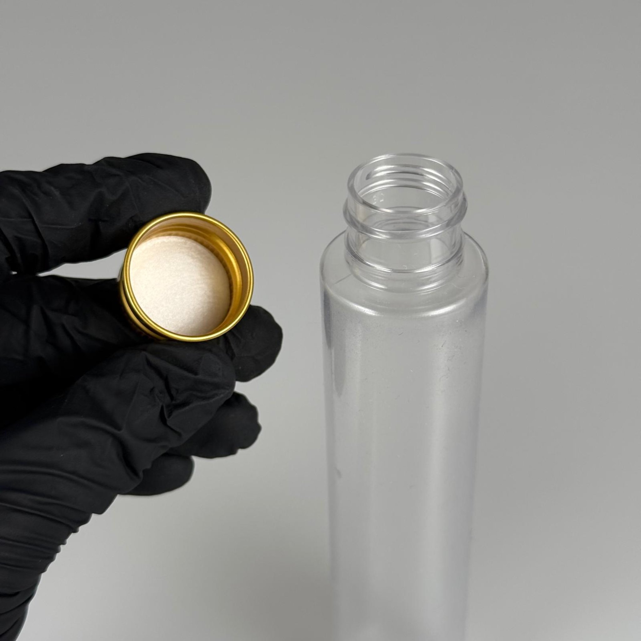 100 CC UZUN SİLİNDİR BUĞULU PET ŞİŞE ( 24 GR - 24 AĞIZ ) + KÖPÜK CONTALI GOLD METAL ALÜMİNYUM KAPAK TAKIM - 100 ML BİBERİYE SUYU, LAVANTA YAĞI, SAÇ SERUM, TONİK VB İÇİN PLASTİK KOZMETİK AMBALAJLARI