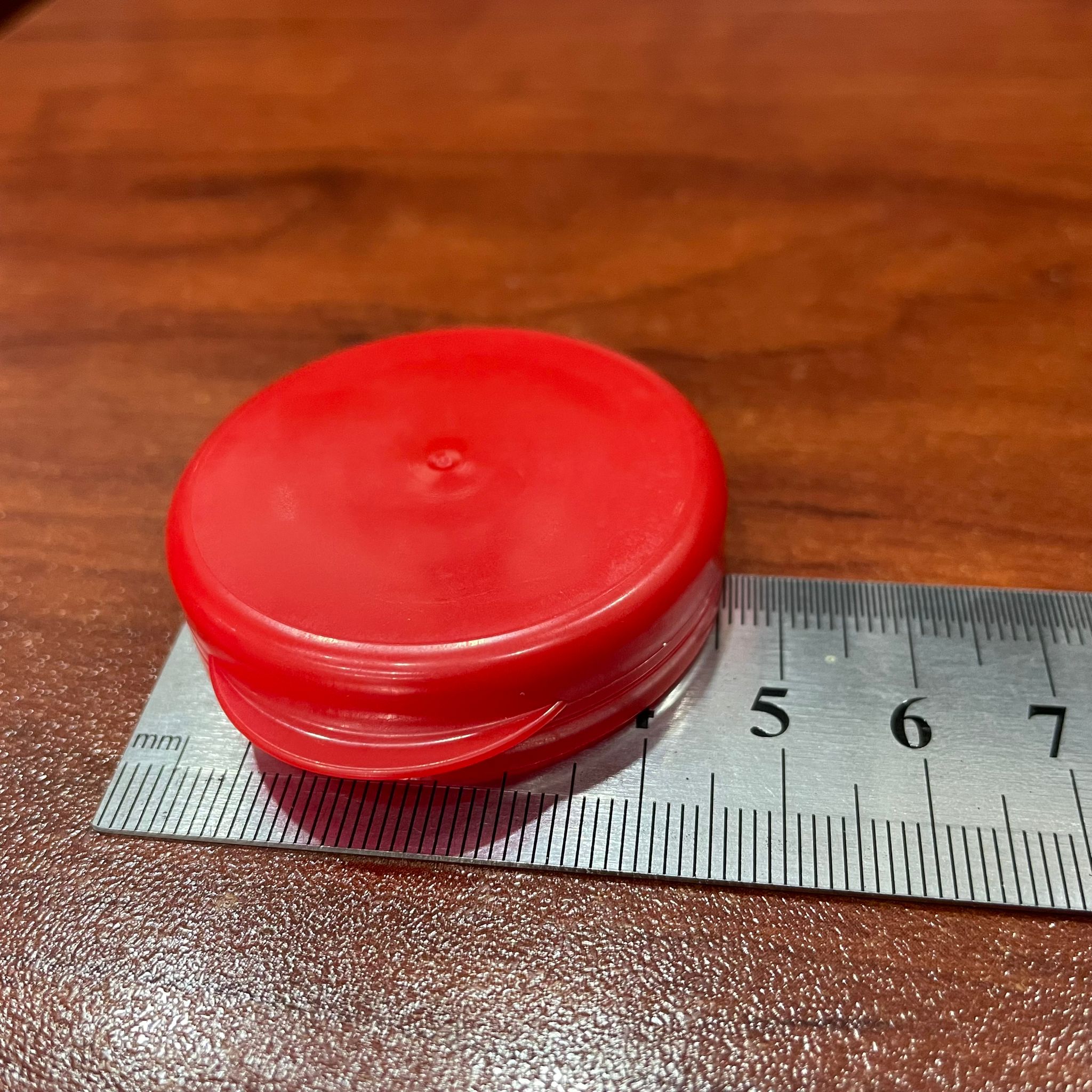 44/11 MM PLASTİK AYRAN KAPAĞI KIRMIZI KİLİTLİ YIRTMAÇLI GEÇMELİ KAPAK - CAM SÜT ŞİŞESİ KAPAĞI - CAM AYRAN ŞİŞESİ KAPAK