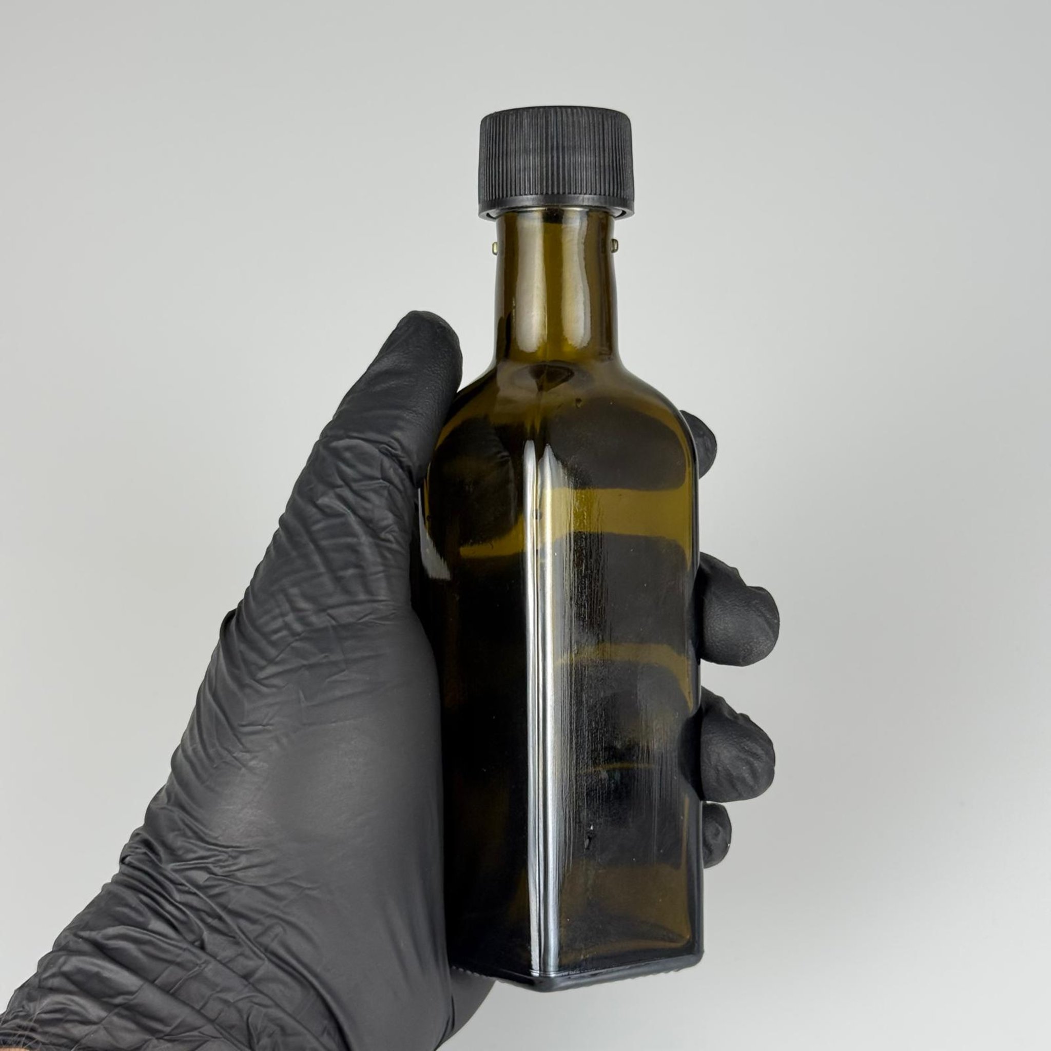 100 CC YEŞİL MARASKA CAM ŞİŞE - SİYAH KAPAKLI + SIZDIRMAZ KÖR TIPALI - 100 ML KÖŞELİ KARE CAM ŞİŞE