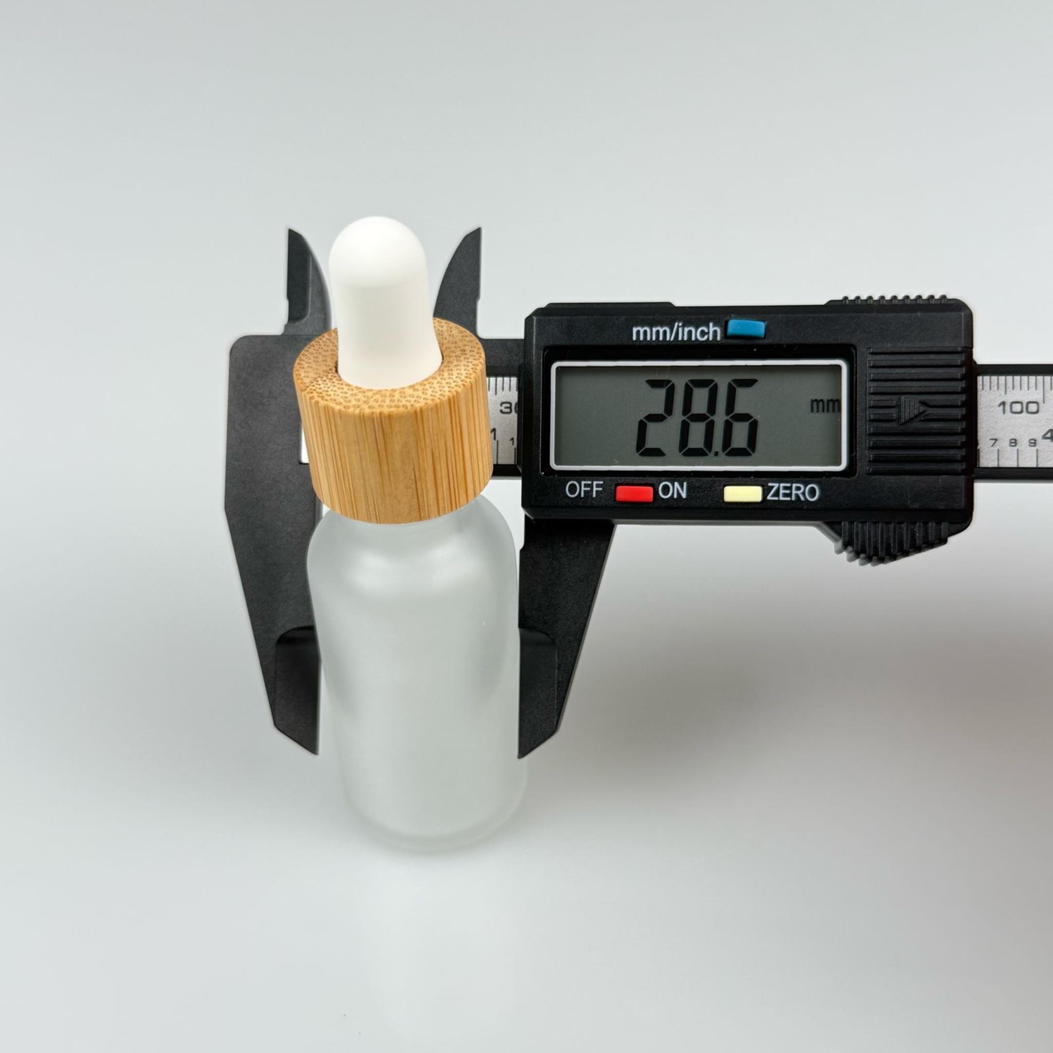 20 CC BUZLU CAM DAMLALIKLI ŞİŞE - BEYAZ EMZİK - BAMBU AHŞAP KAPAK - 20 ML BAMBU KAPAKLI CAM DAMLALIKLI ŞİŞE