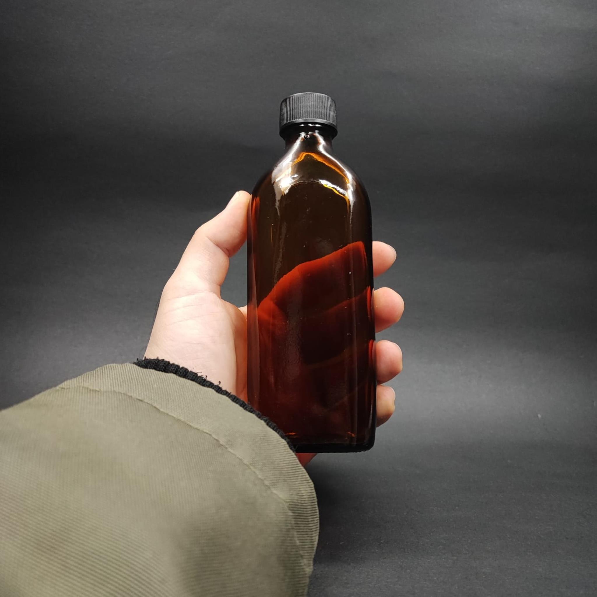 150 ML DOLUMU KOLAY, GENİŞ AĞIZLI İÇTEN DAMLALIKLI YASSI ŞİŞE (25 MM AĞIZ)  - 150 CC SİYAH CONTALI KAPAKLI İÇTEN DAMLALIKLI CAM ECZA ŞİŞESİ - AMBER KAHVERENGİ