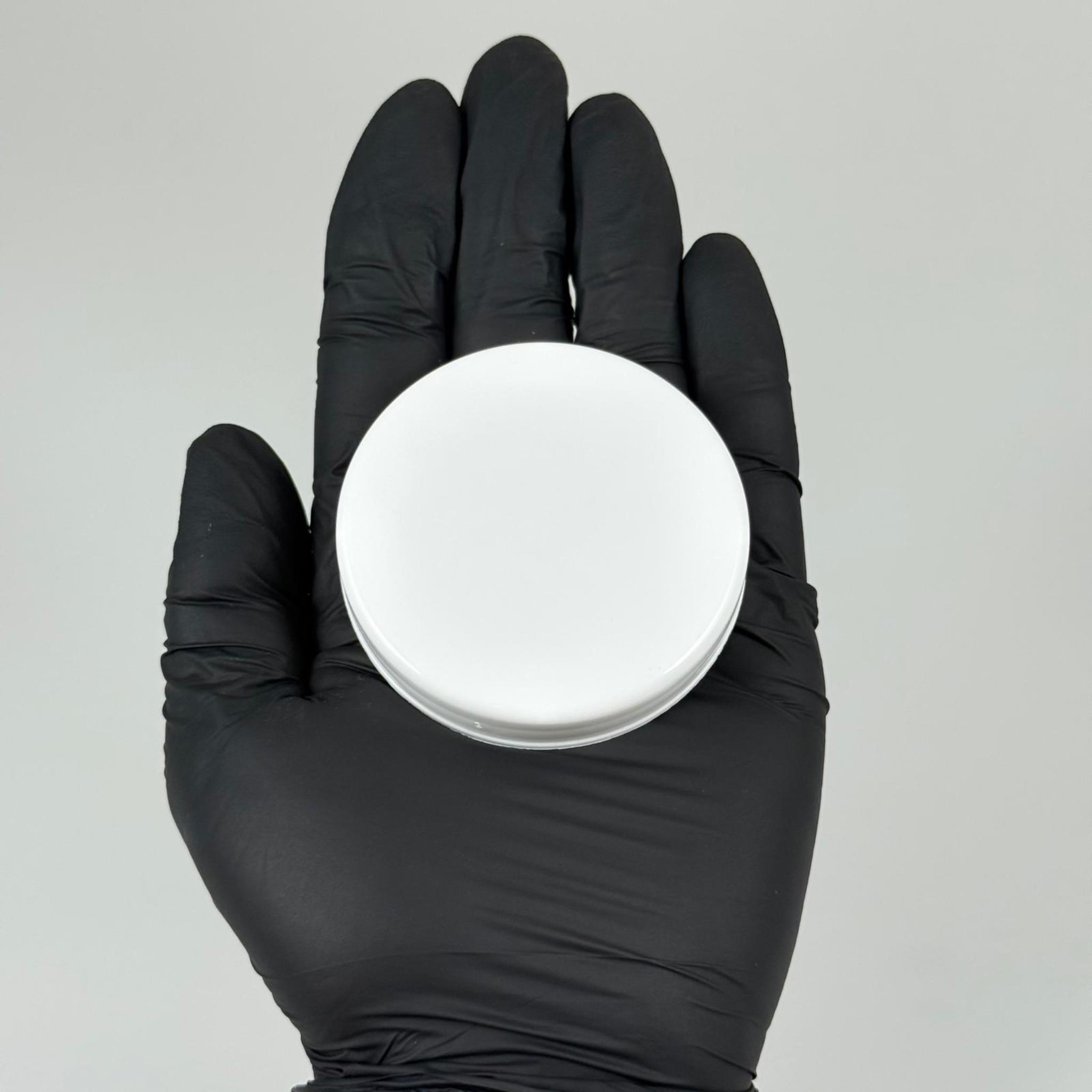 57 MM VİDALI PLASTİK KAPAK BEYAZ (ŞİŞECAM 50 CC CAM KREM UYUMLU)