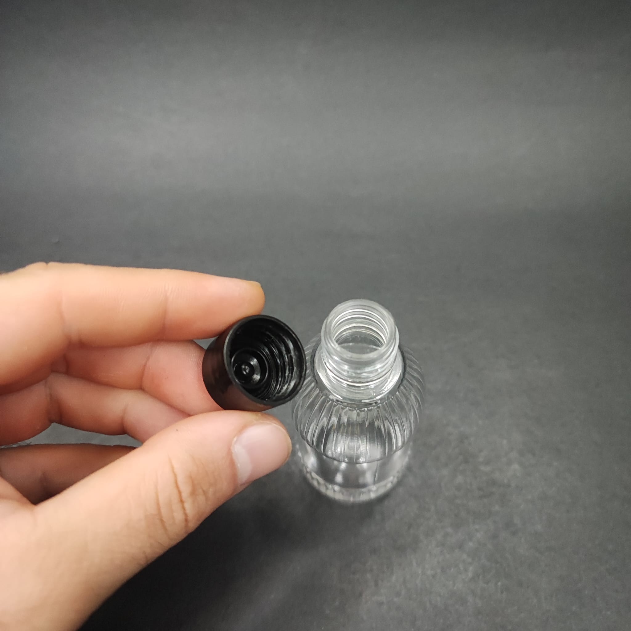 50 CC MANDALİNA MODEL PLASTİK ŞİŞE + KENDİNDEN CONTALI SIZDIRMAZ SİYAH KAPAK - 50 ML KAPAKLI PET ŞİŞE