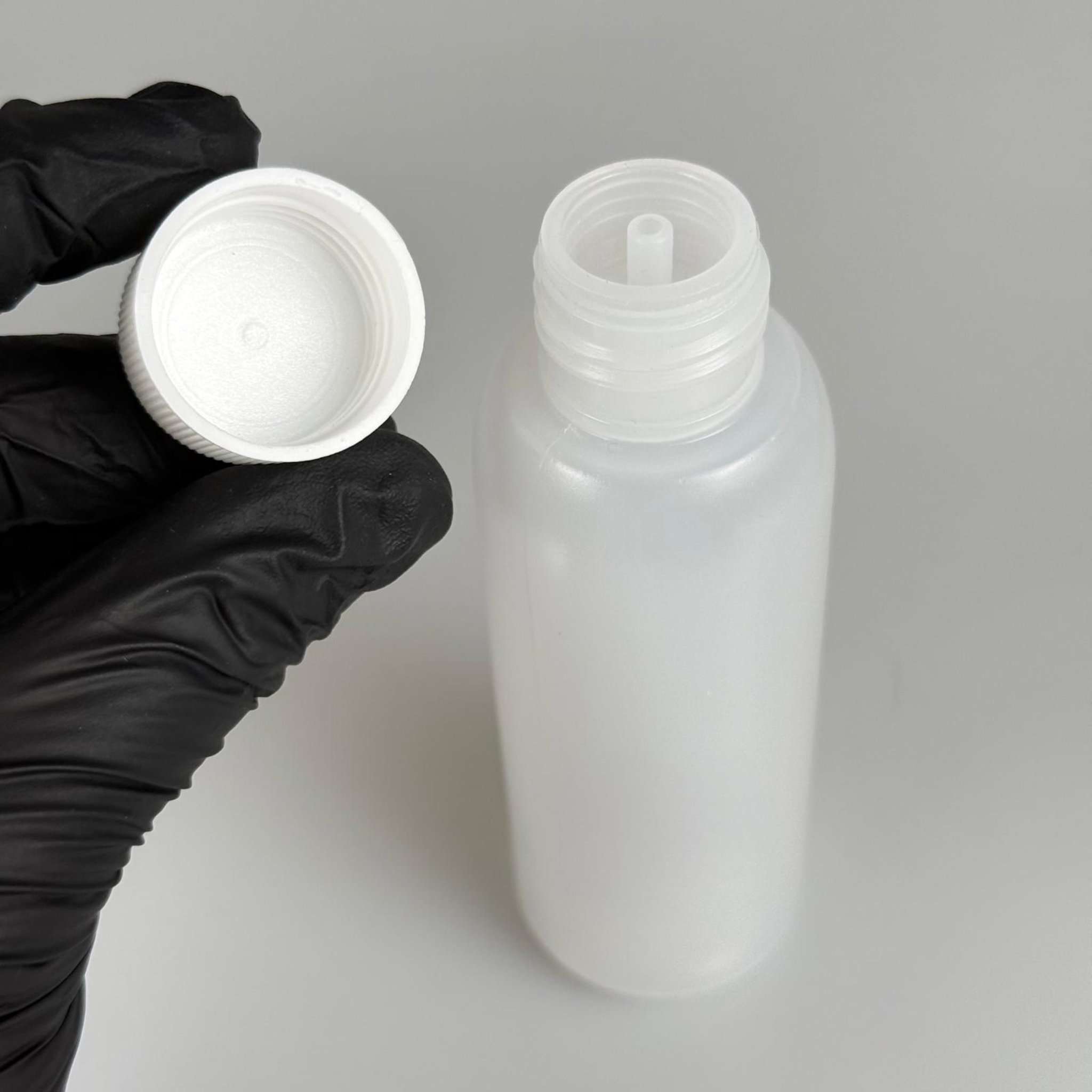 100 ML SIKILABİLİR YUMUŞAK PE POLİETİLEN PLASTİK ŞİŞE - CONTALI BEYAZ KAPAKLI ASETON KOLONYA TIPALI - 100 cc sos, yağ, kartuş, mürekkep vb için boş şişeler