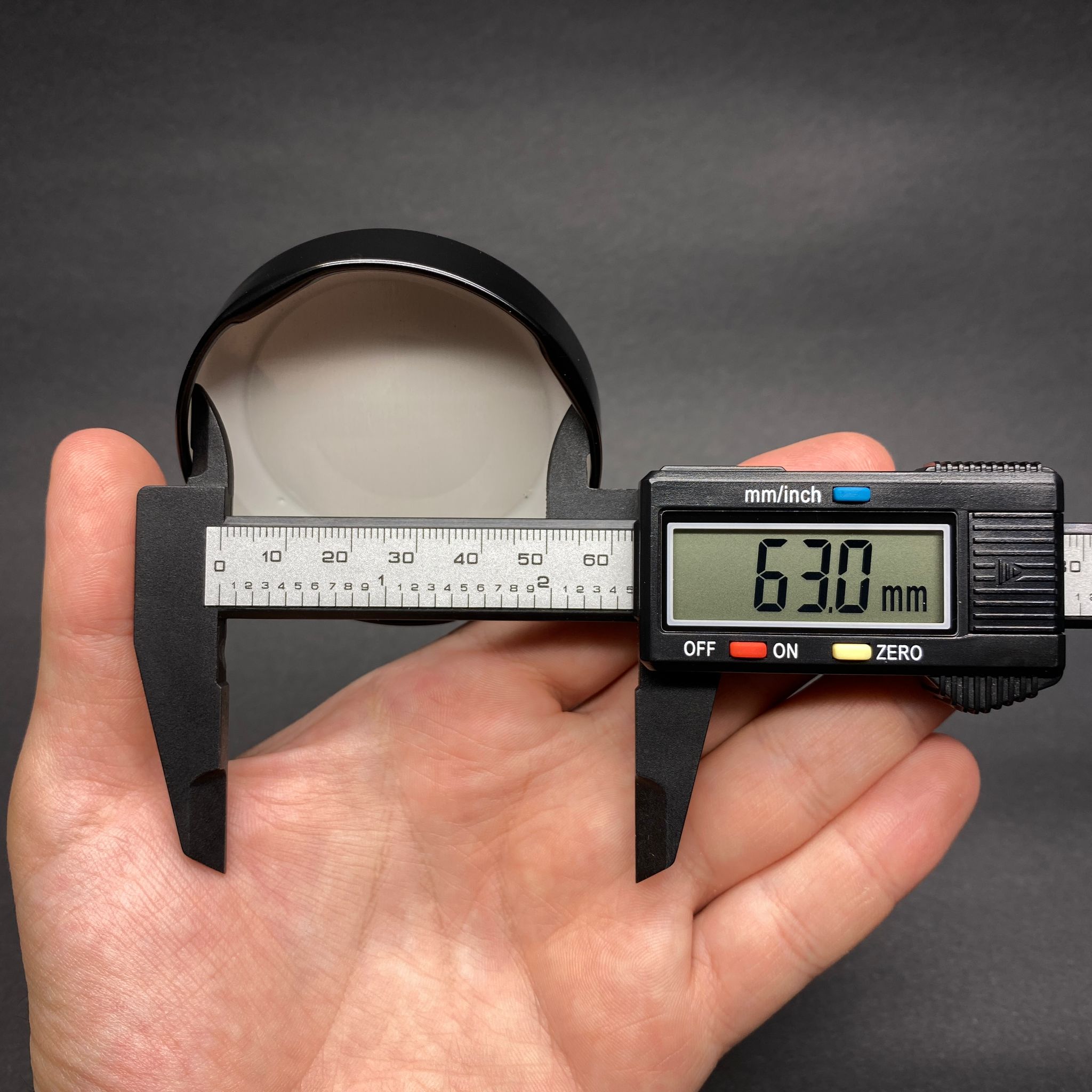 63 MM TWİST-OFF DERİN SİYAH METAL KAPAK